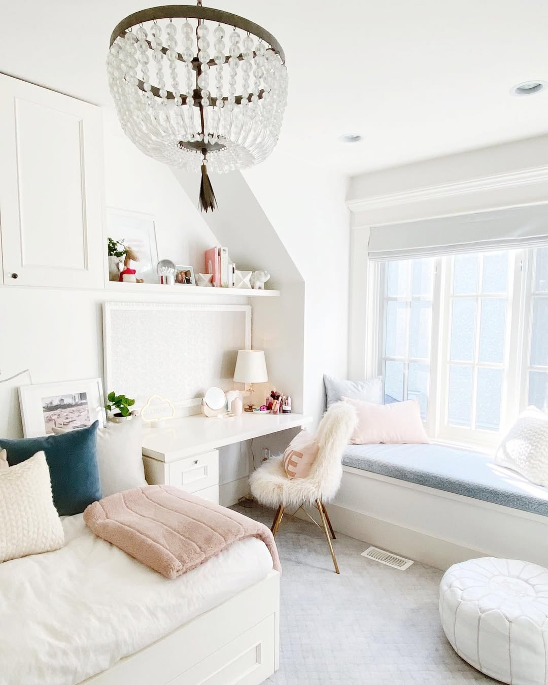 21 Teen Girl Bedroom Ideas That Combine Style, Comfort, and Functionality