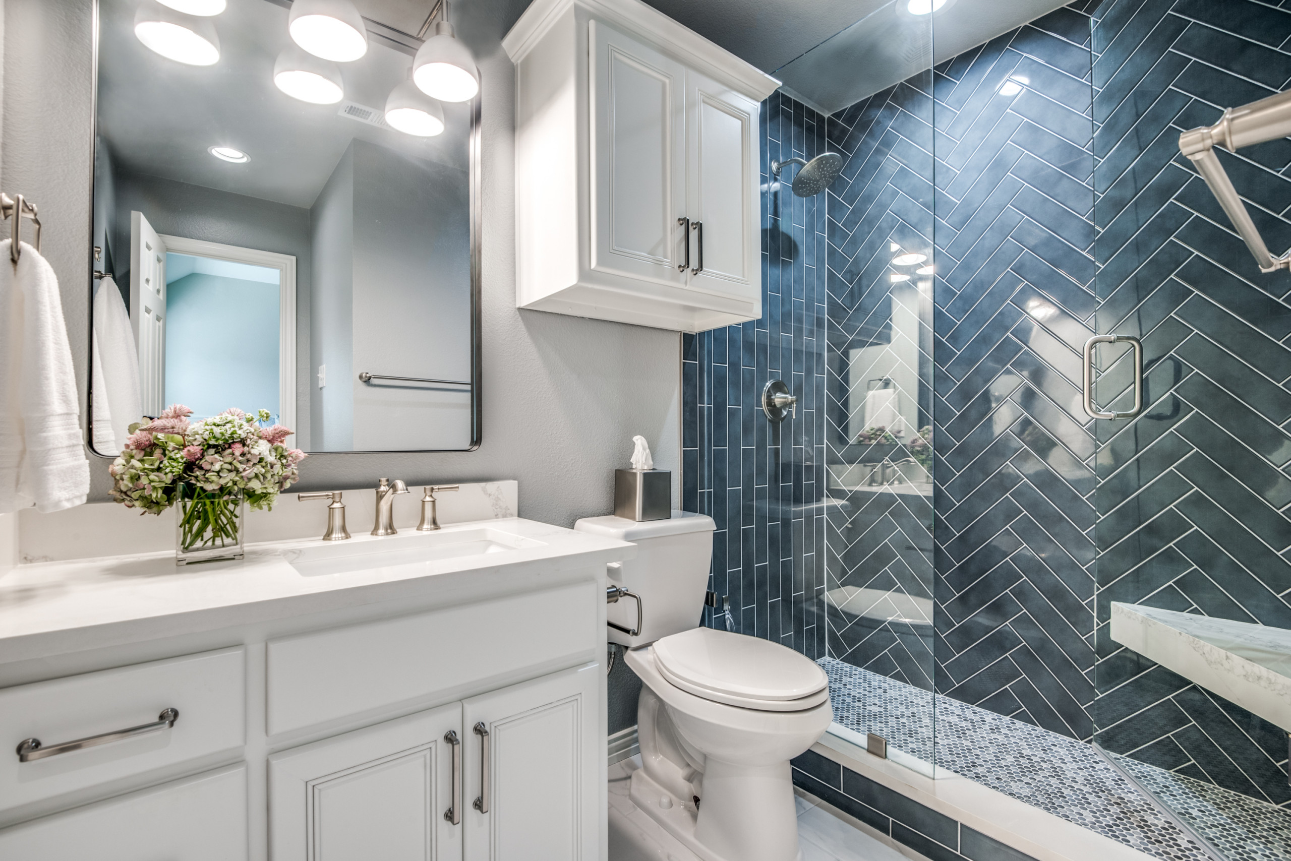 5 Beautiful New Blue-and-White Bathrooms
