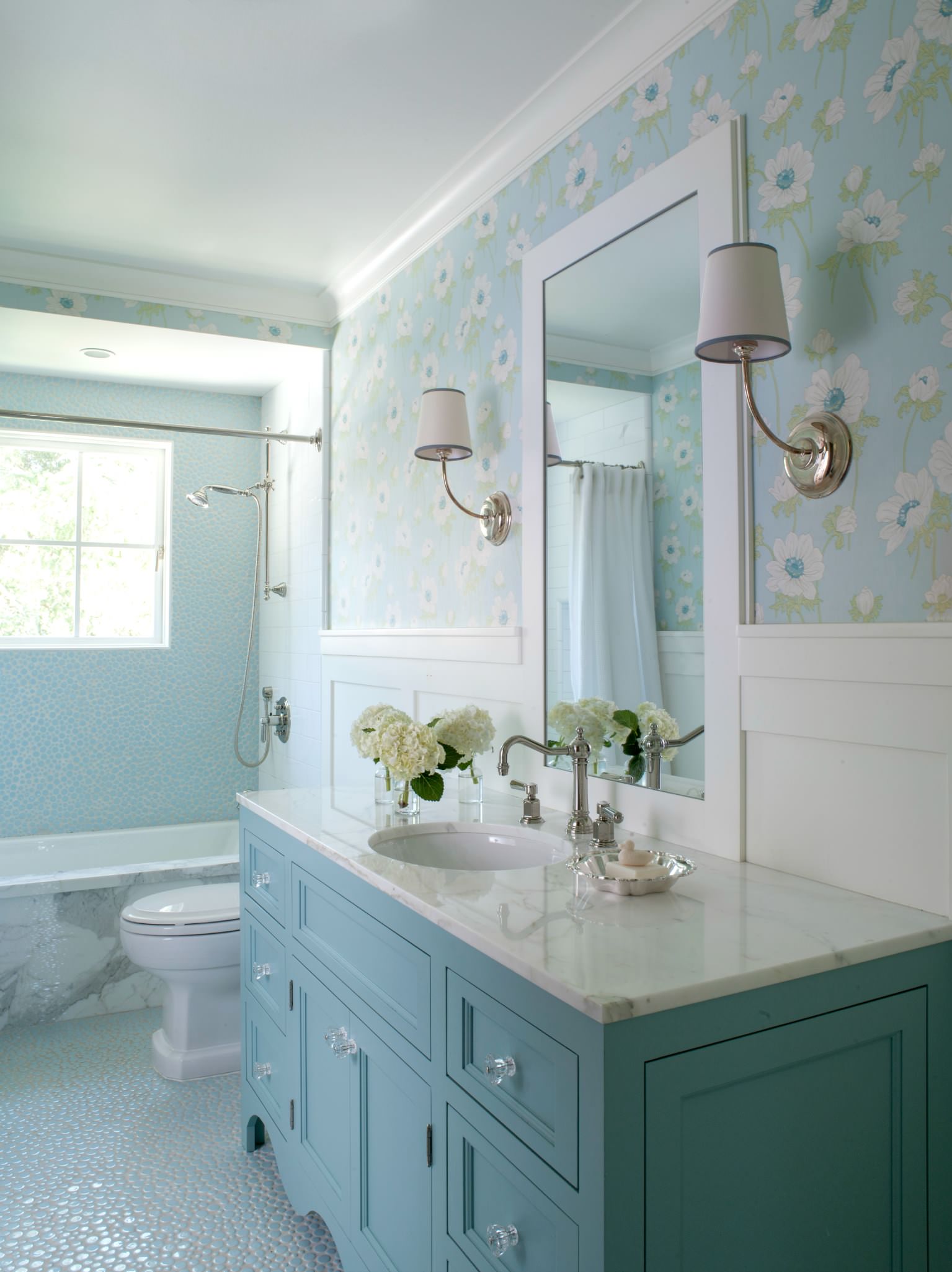 75 Bathroom with Blue Walls Ideas You'll Love - May, 2026 | Houzz
