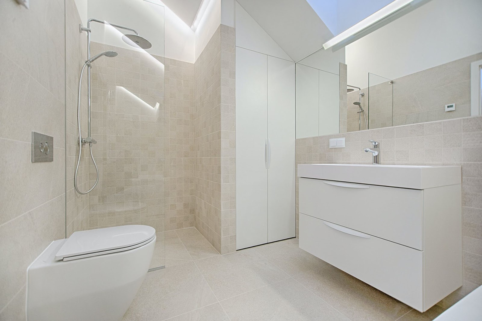 13 Walk-In Shower Ideas for Small Bathrooms | Coastal Closet