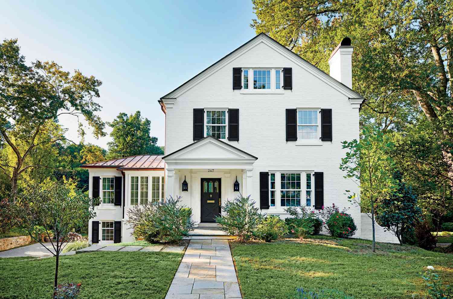 15 Neutral Paint Colors Perfect For Farmhouse Exteriors