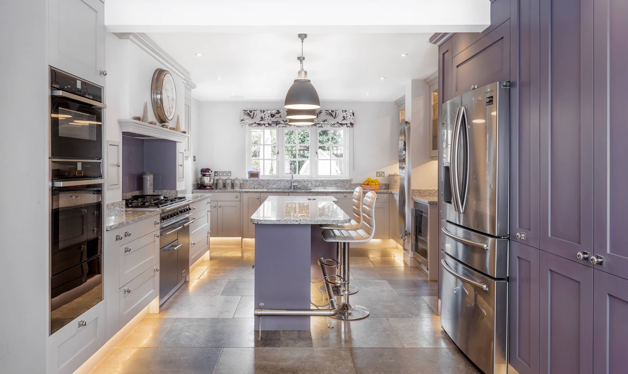 15 Picks to Help: What Color Cabinets with Gray Floors? - Le Meridien Chambers