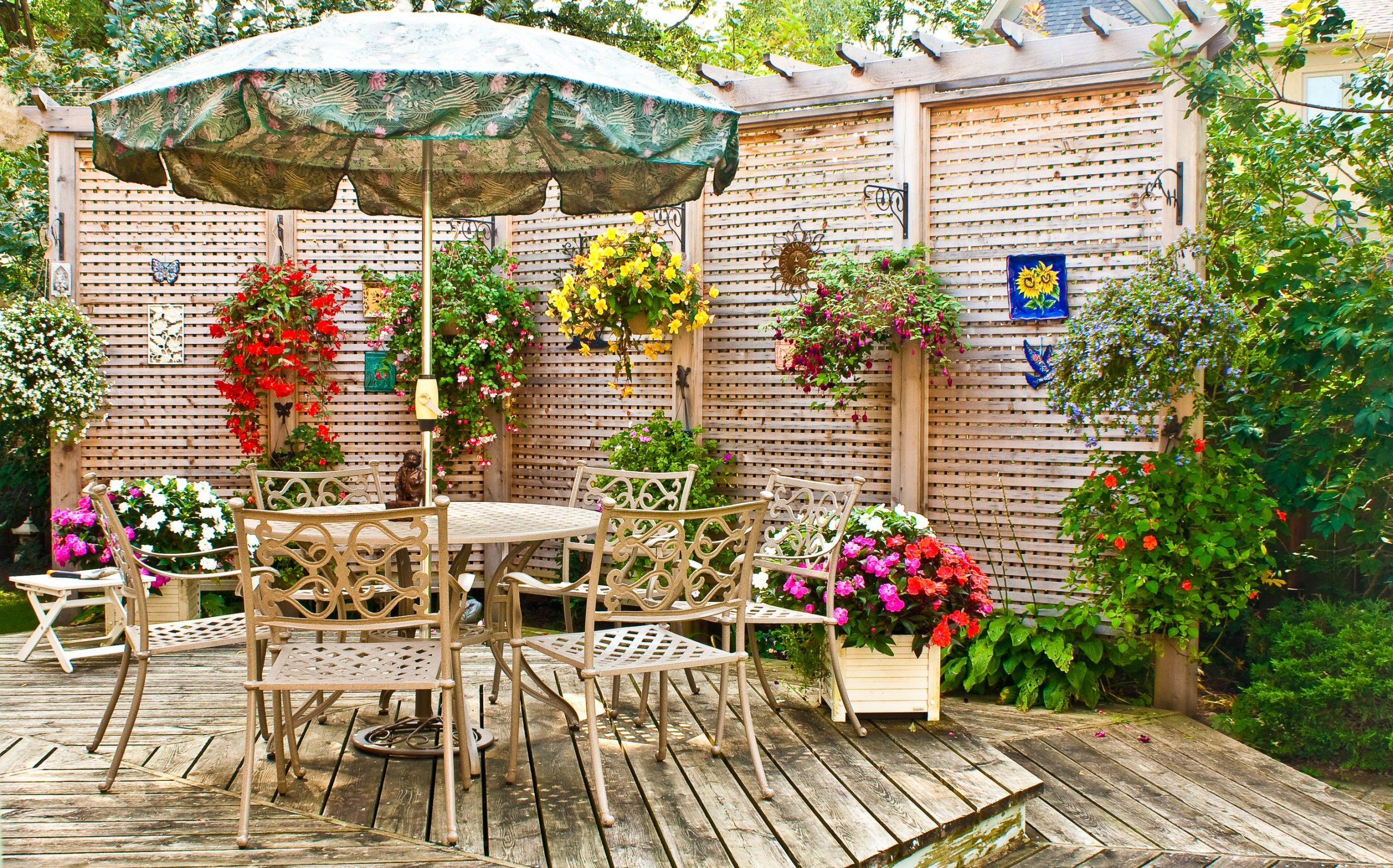 15 Privacy Fence Ideas for Your Backyard