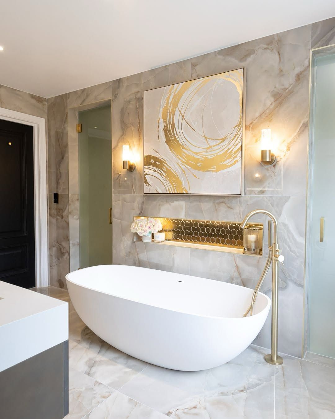 21 Bathroom Ideas Where Freestanding Tubs Reshape the Entire Layout