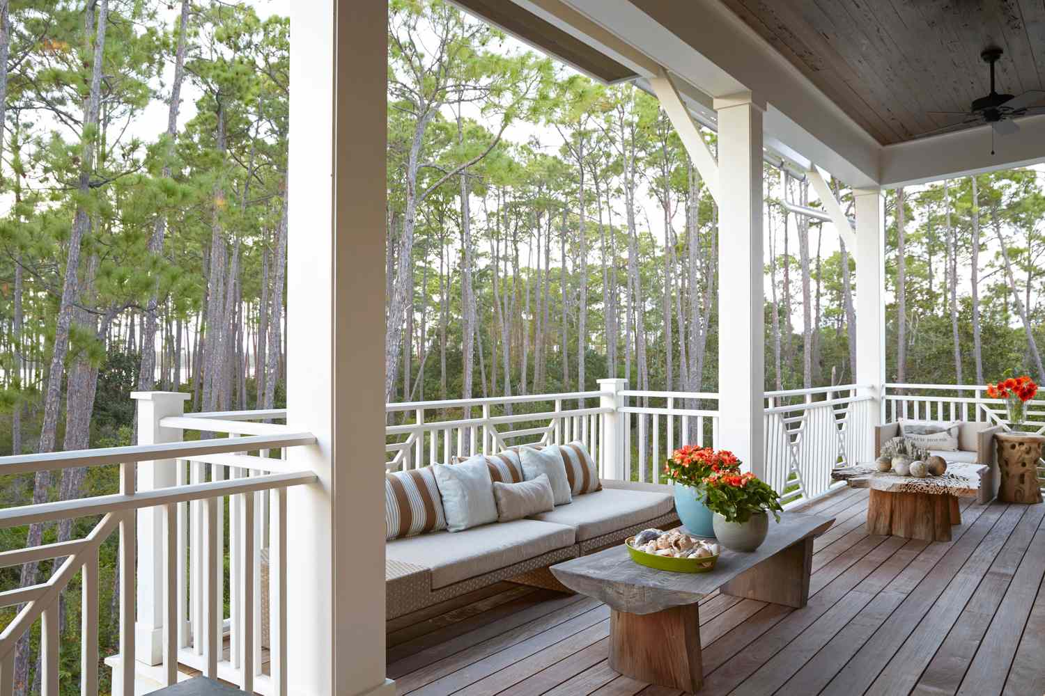 22 Porch Railing Design Ideas to Boost Your Home's Curb Appeal