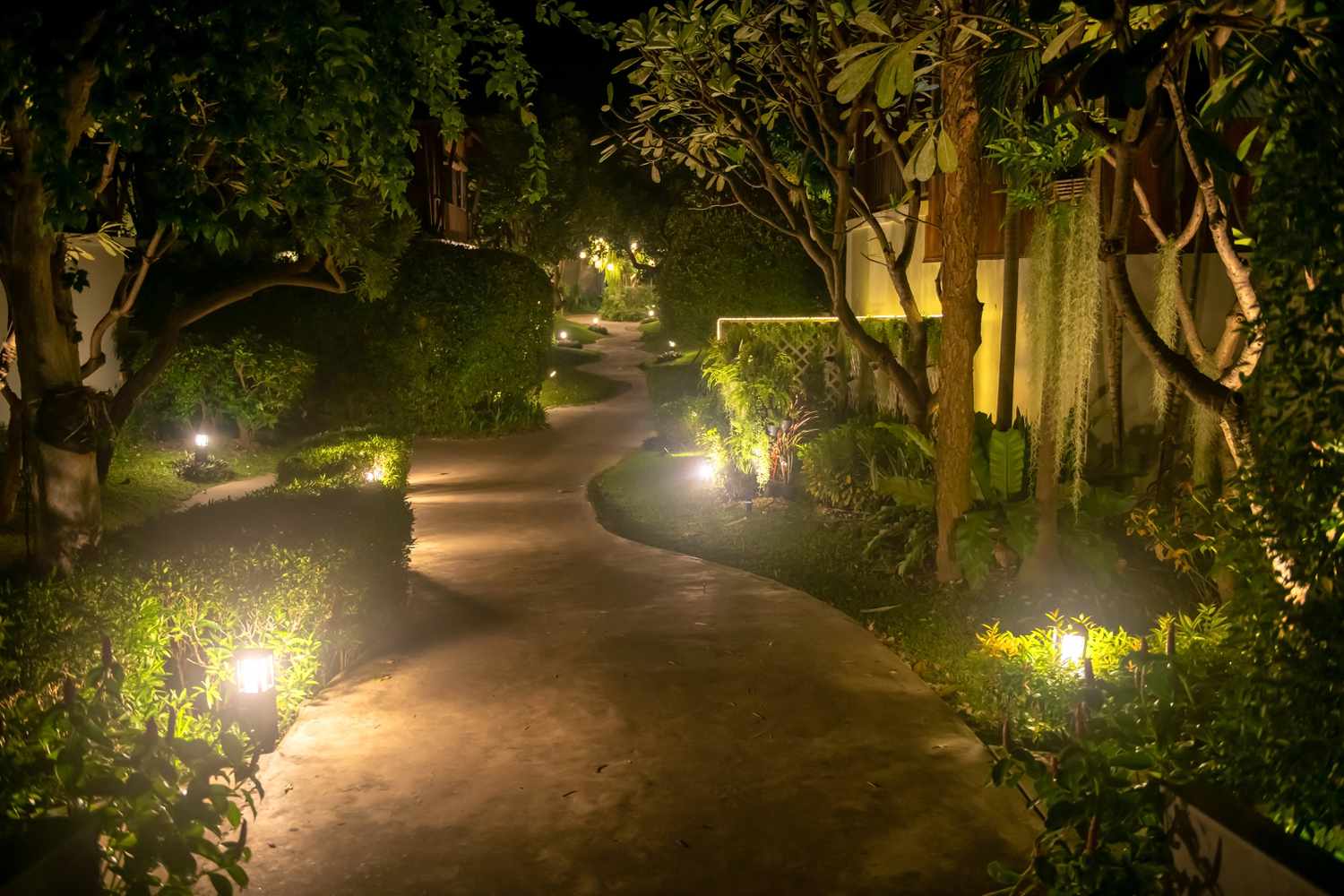 24 Backyard Lighting Ideas For A Gorgeous Glow