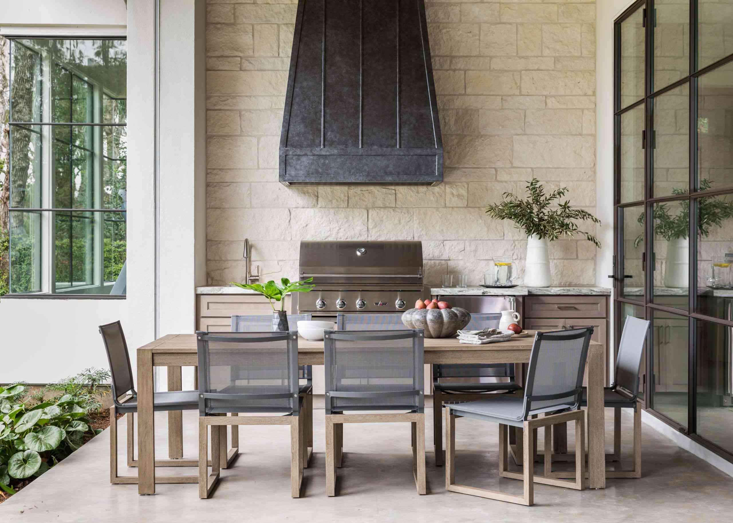 26 Covered Outdoor Kitchen Ideas for Elevated Cookouts