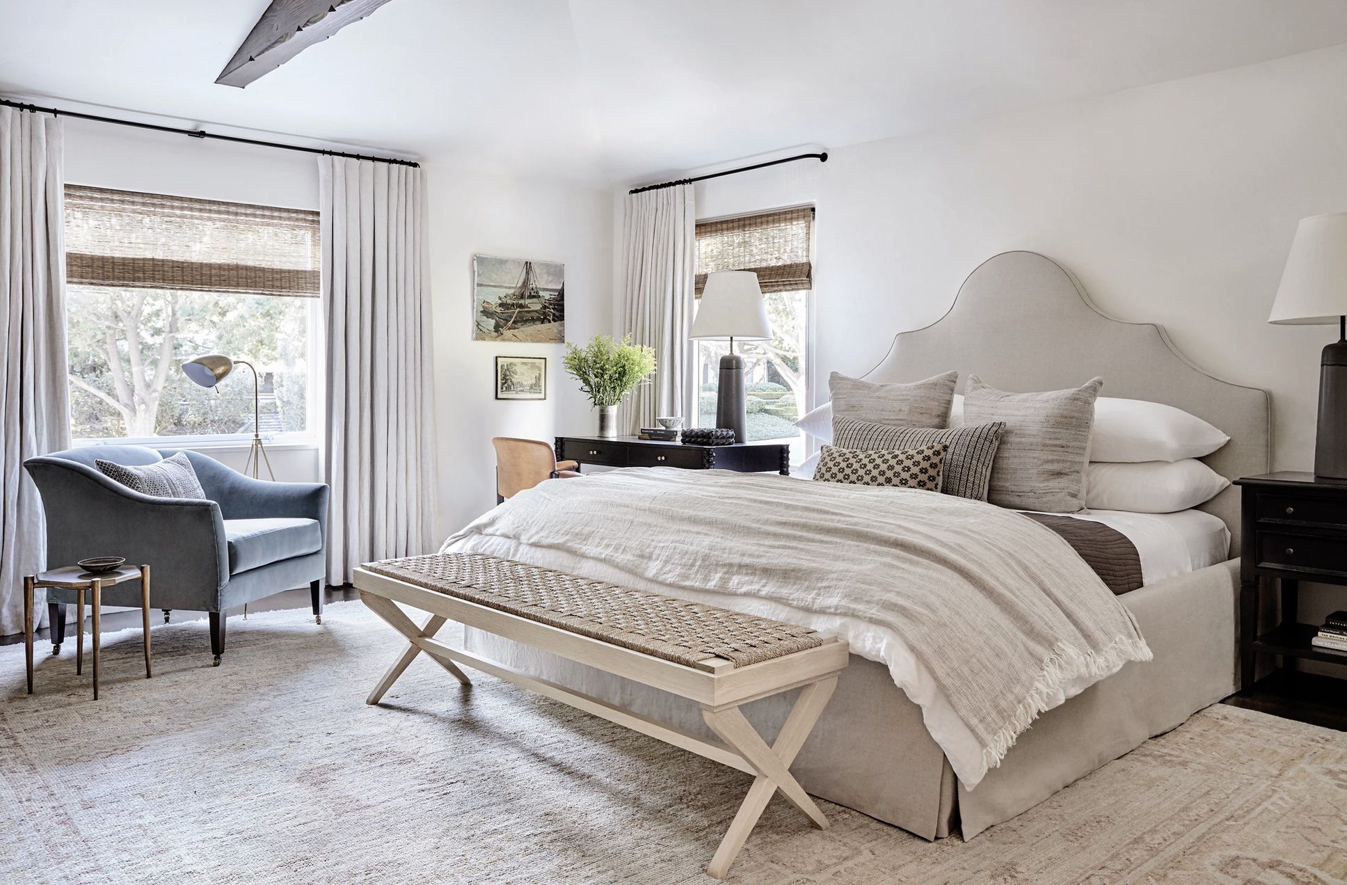 27 Beautiful Gray and White Bedrooms