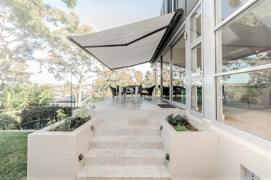 3 Retractable Patio Awning Ideas | Helioscreen