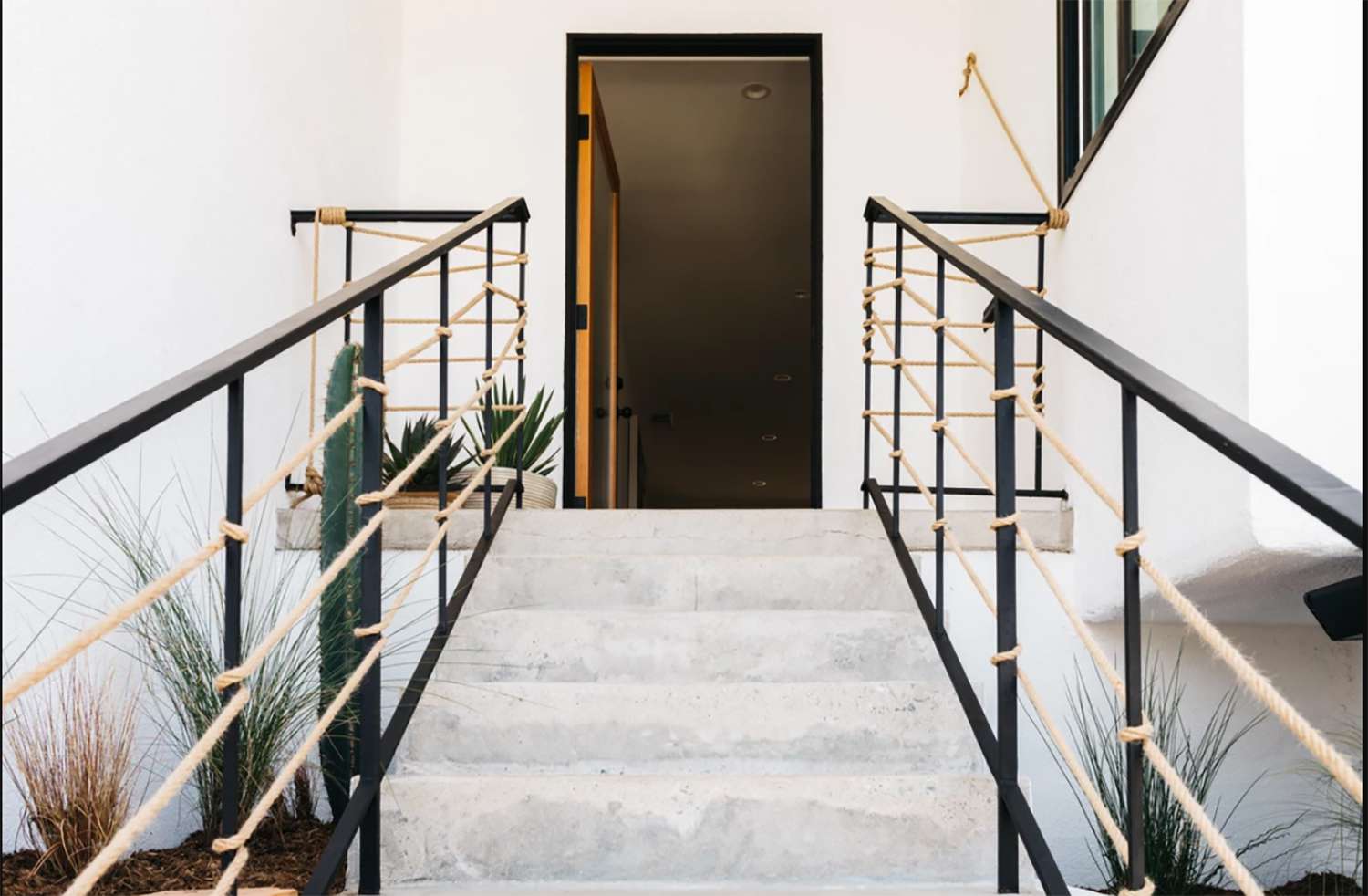 30 Porch Railing Ideas for a Stylish Outdoor Area