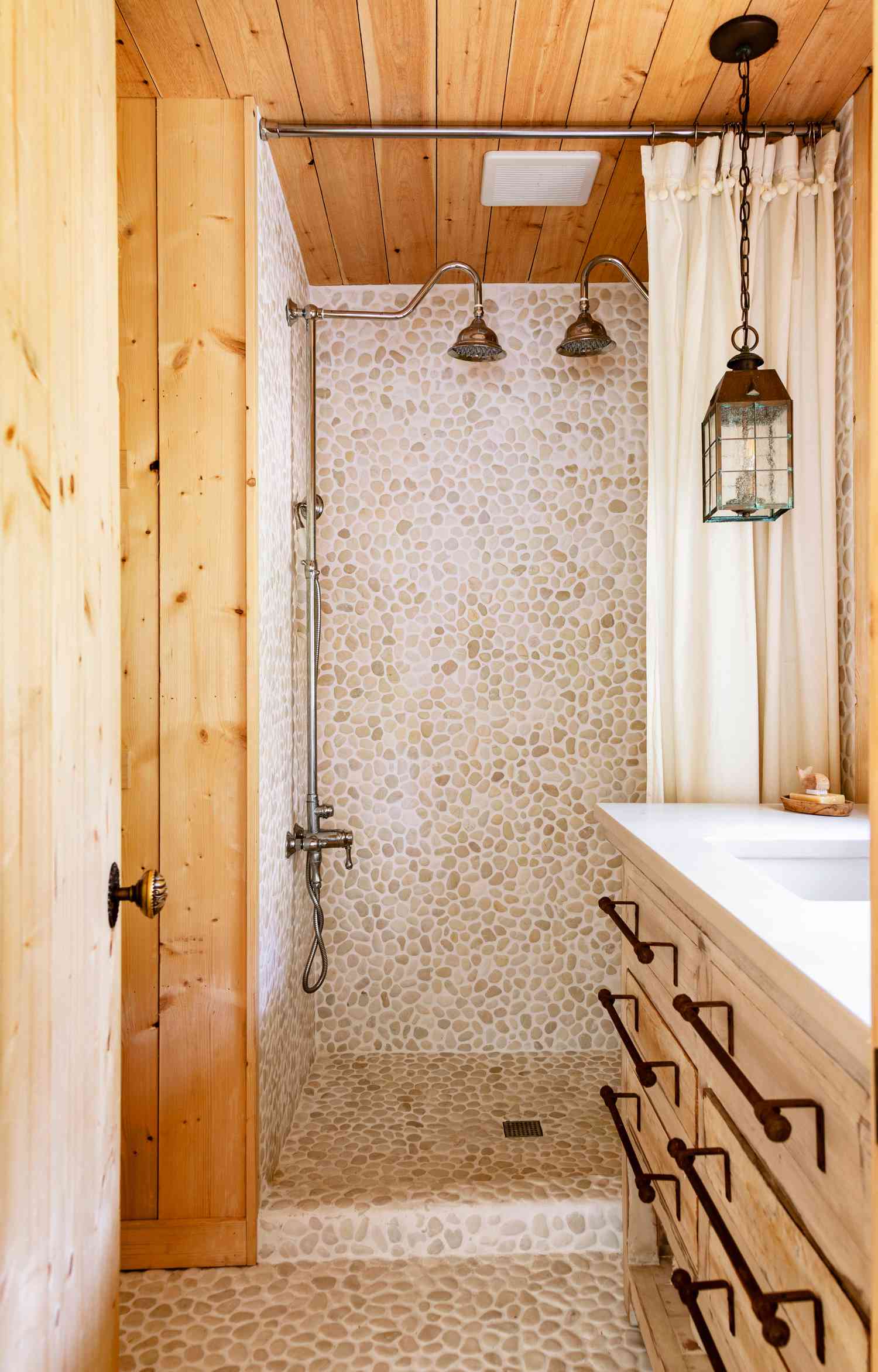 32 Beautiful Beach House Bathrooms Inspired By The Coast