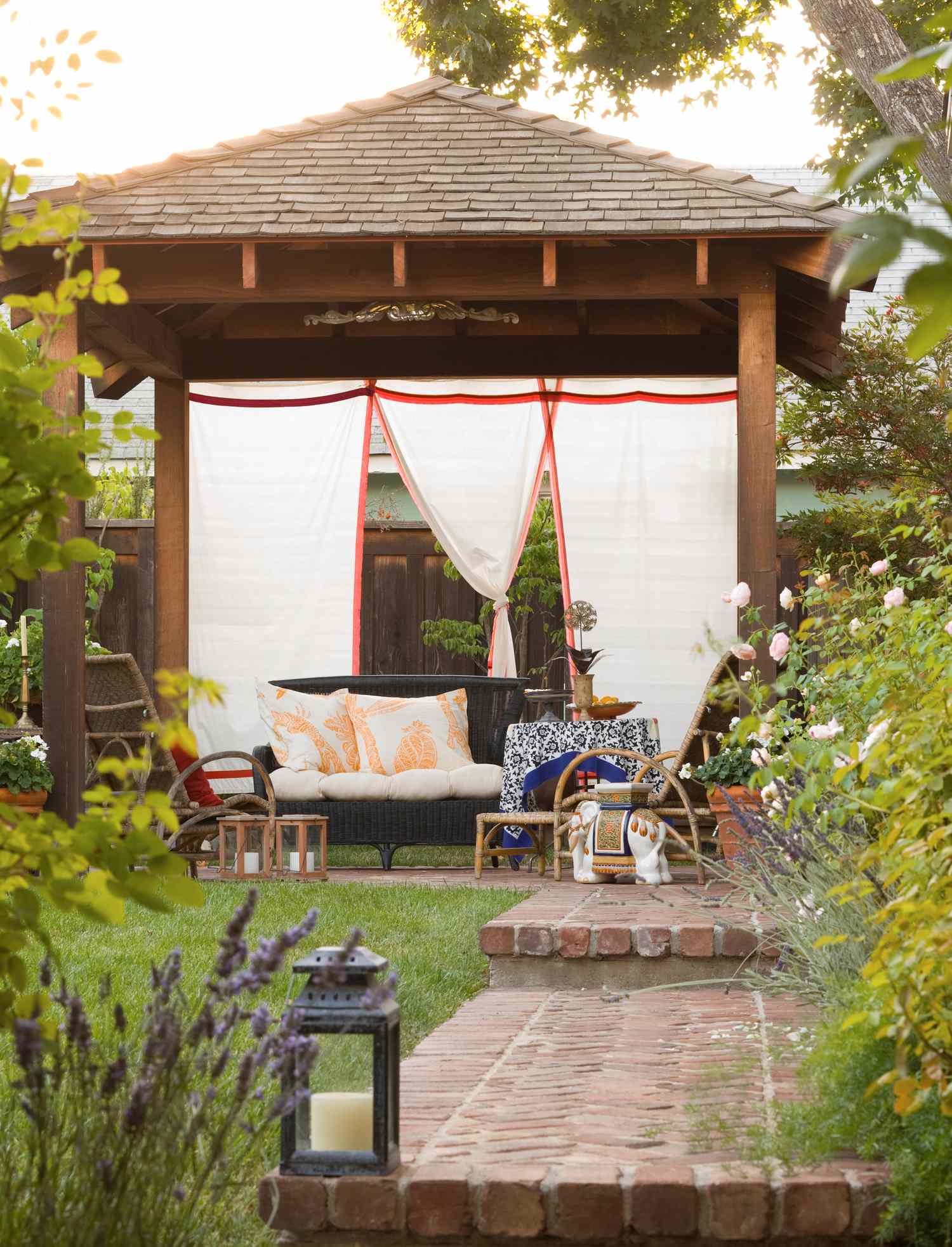 33 Gazebo Design Ideas for a Cozy Backyard Space