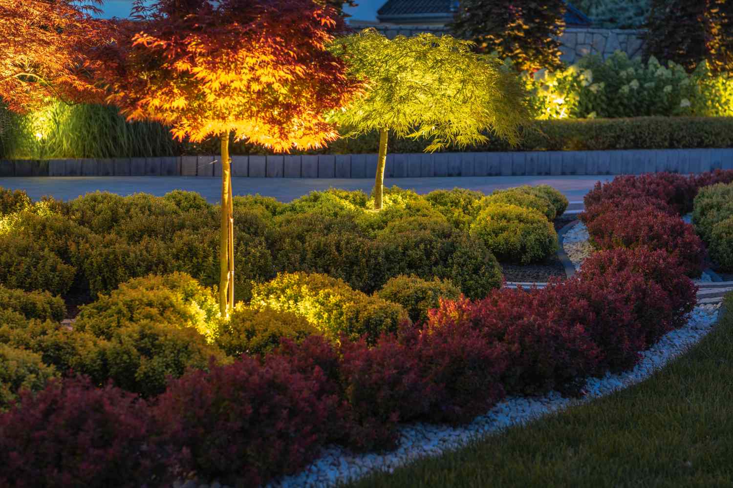 7 Outdoor Lighting Trends Experts Say to Avoid