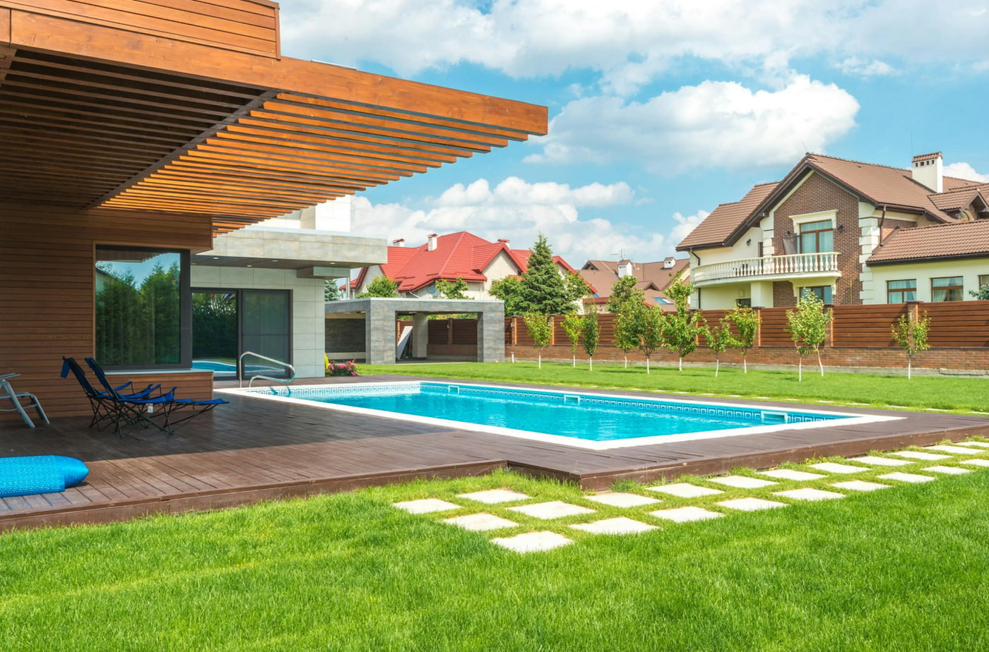 7 Ways to Create a Resort-Style Pool In Your Backyard