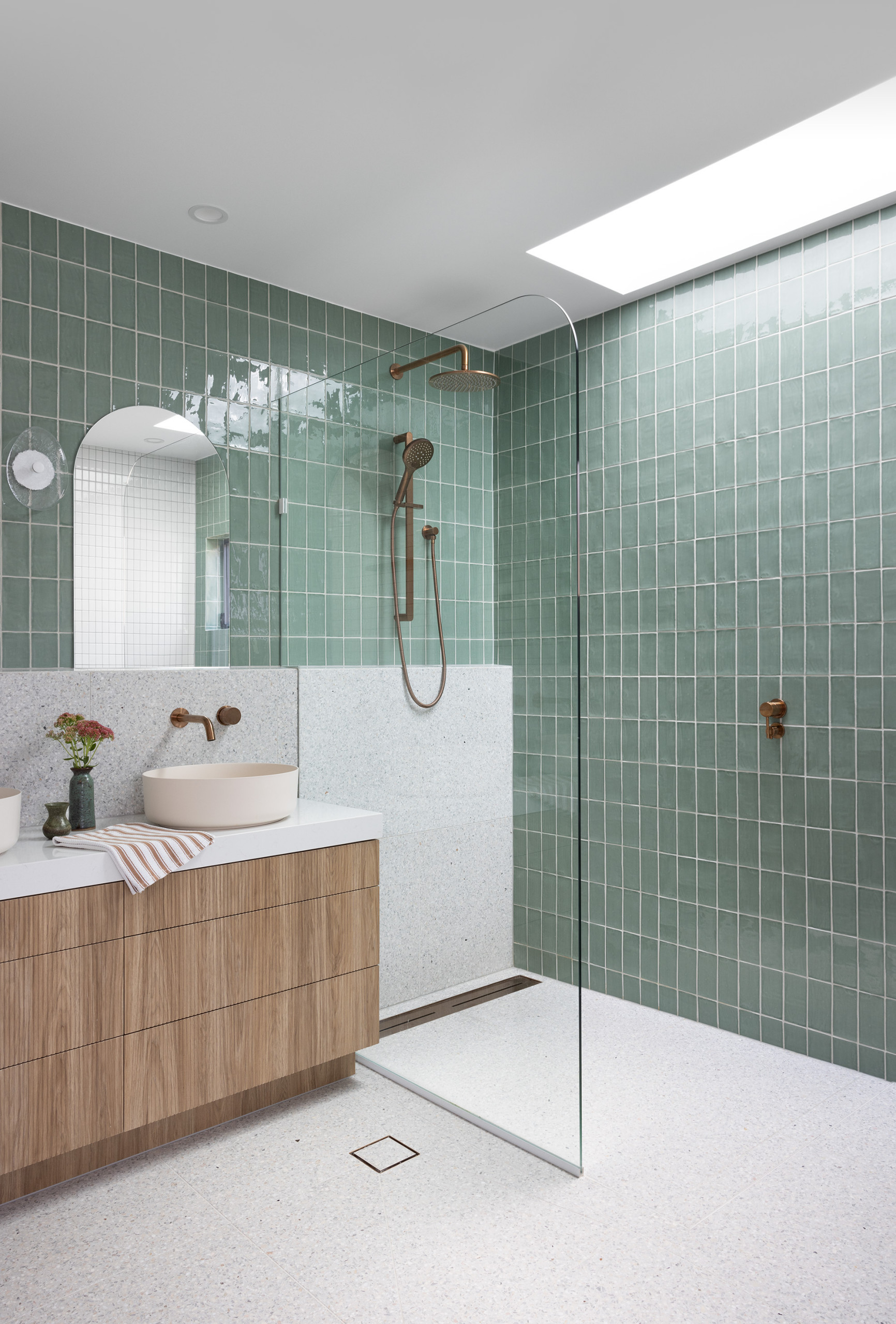75 Most Popular 75 Beautiful Bathroom with Green Tile Ideas & Designs Design Ideas for May 2026 | Houzz NZ