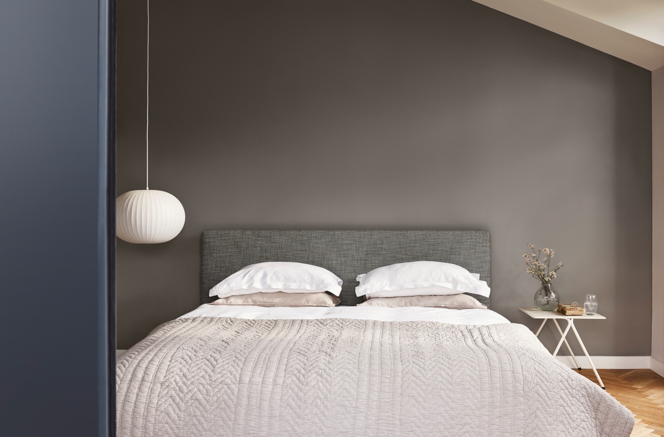 Black & Grey Bedroom Ideas - Modern Bedroom Designs | Dulux