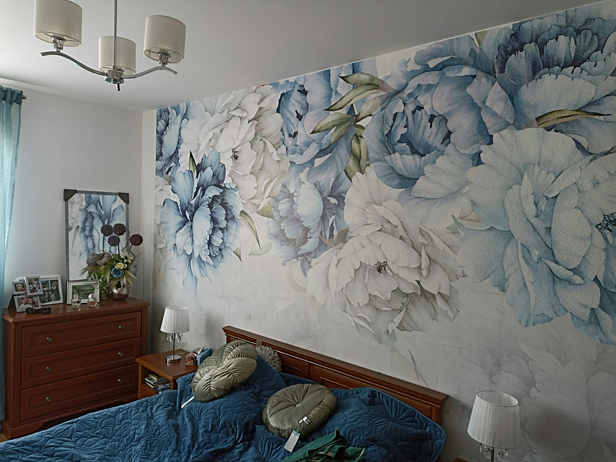 Blue flowers on bedroom wall.