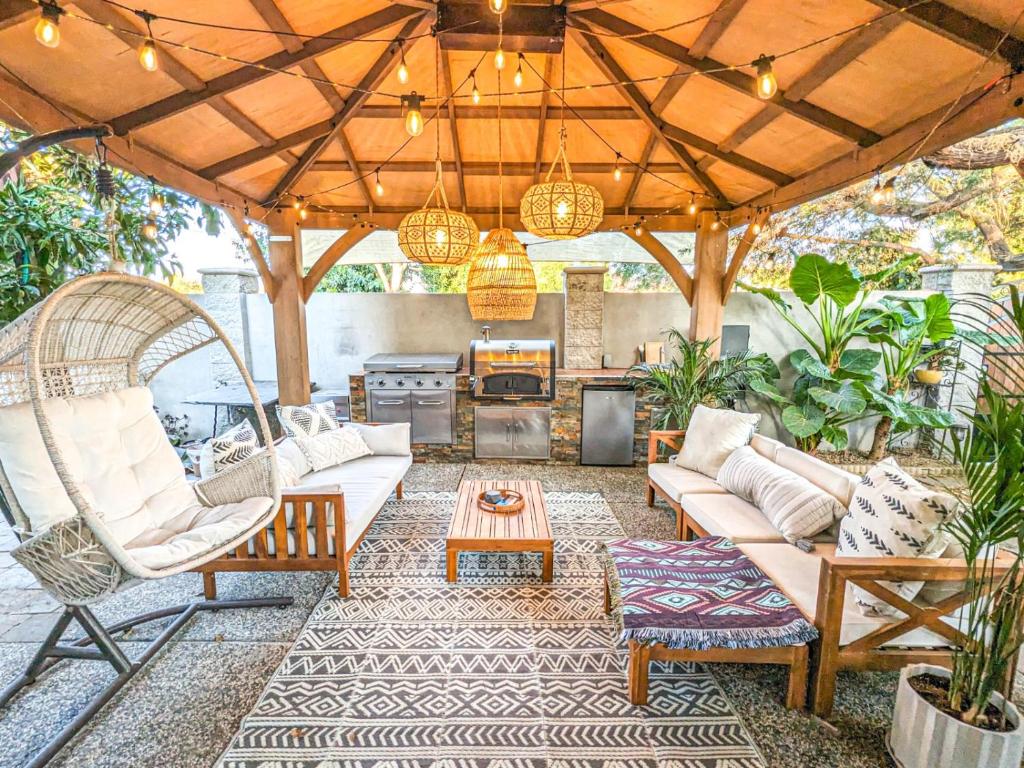 Casita Hosum: Modern WFH Garden Suite w/ Gazebo Outdoor Kitchen & BBQ, San Jose (updated prices 2026)