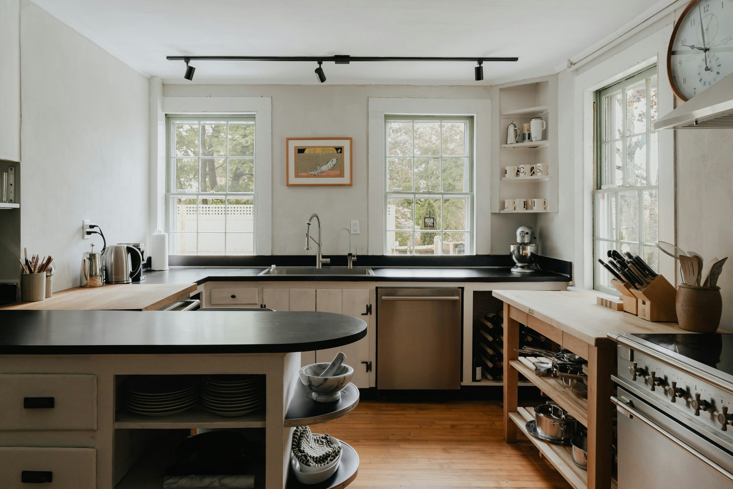 Claverack home kitchen (IG: @clay.banks)