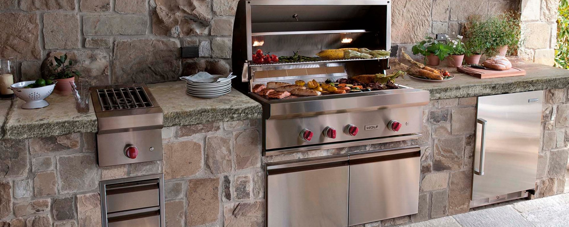 Cook it up with these Incredible Outdoor Kitchen Designs