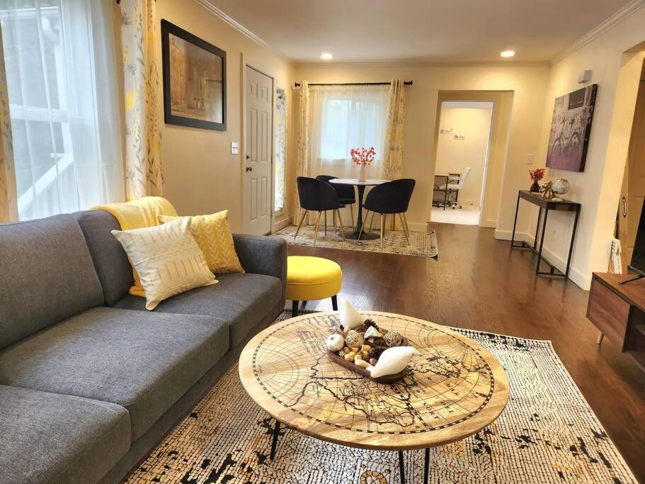 Cozy contemporary 2BR with Sofa bed in the office, Seattle (updated prices 2026)