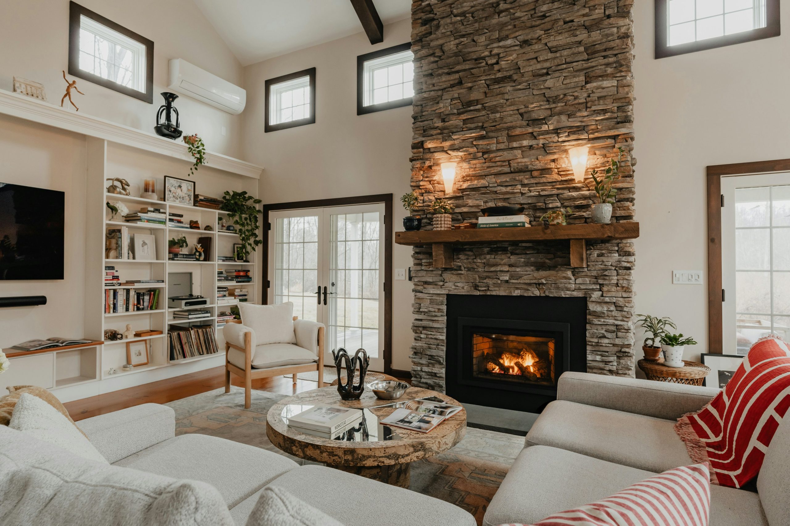 Cozy fire in the living room (IG: @clay.banks)