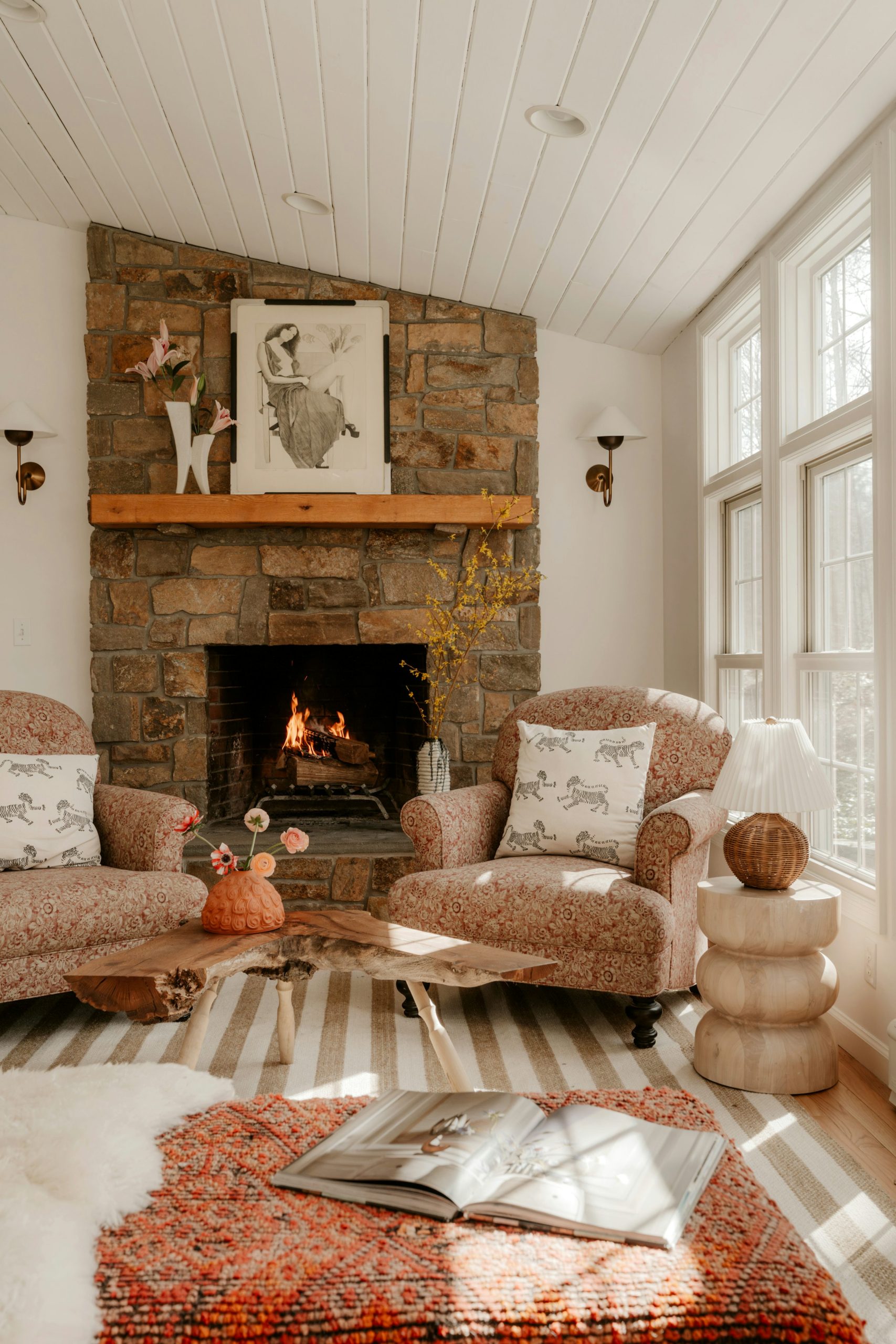 Cozy living room with stone fireplace and comfortable chairs. photo – Free Interior design Image on Unsplash