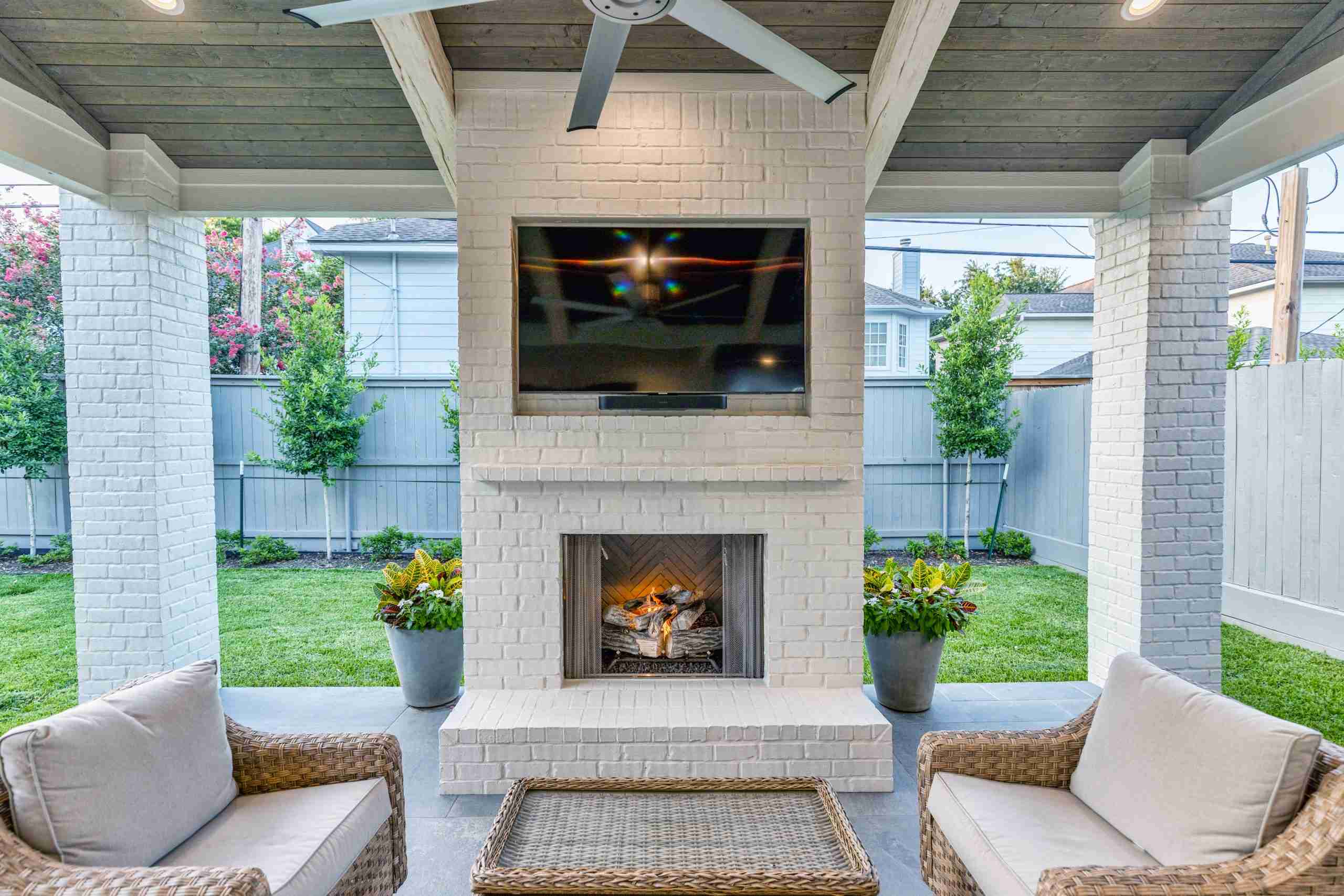 Custom Fire Pits and Fireplaces in Texas | Tradition Outdoor Living