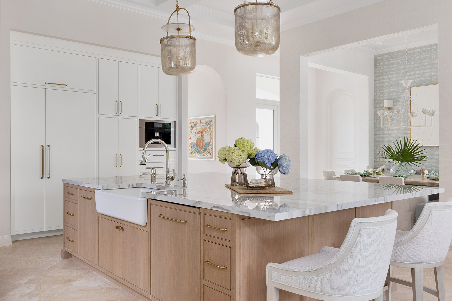 Custom White Oak Cabinets: Crafting a Stunning Kitchen - QCCI