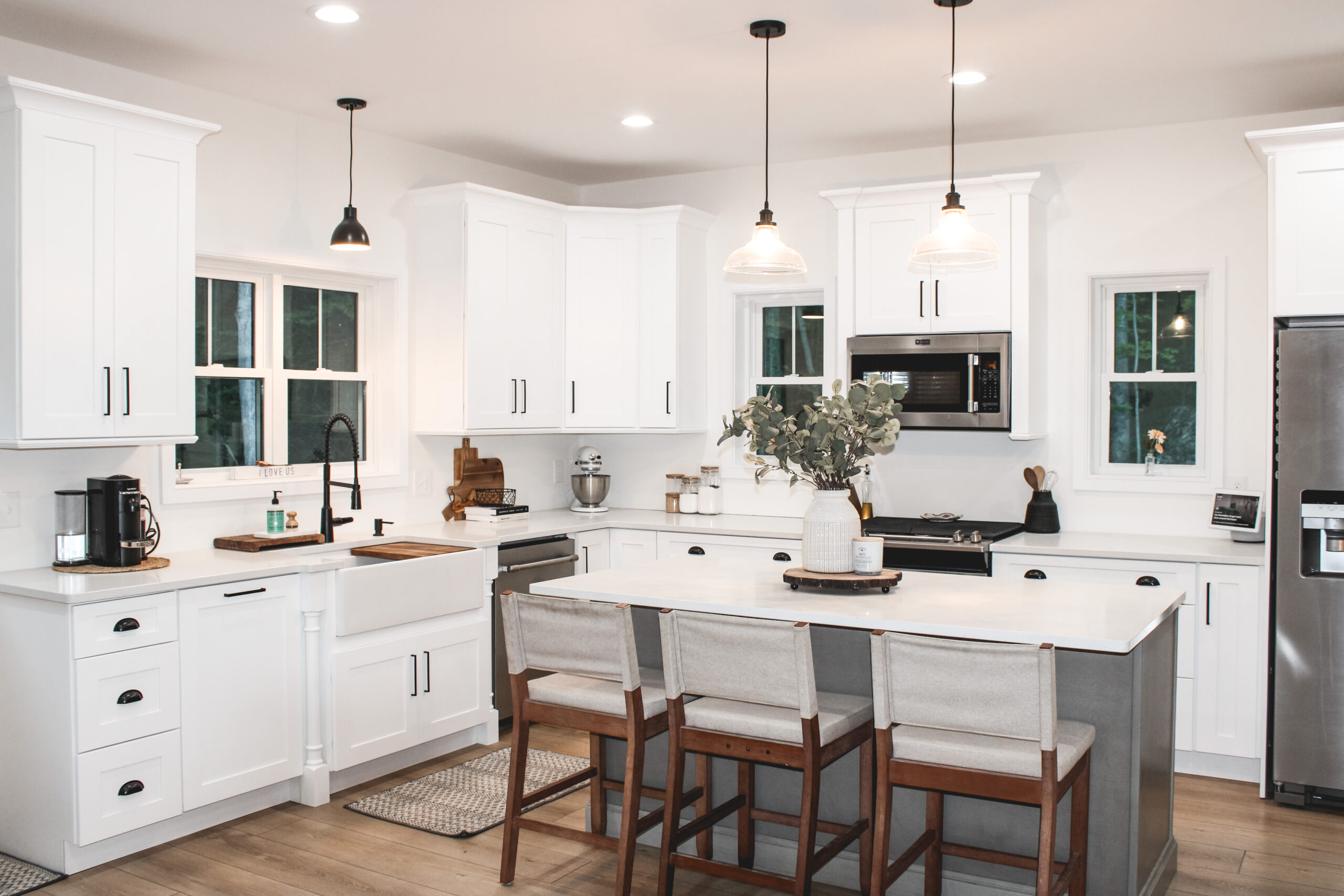 Deep River Modern Farmhouse Kitchen | Viking Kitchen Cabinets