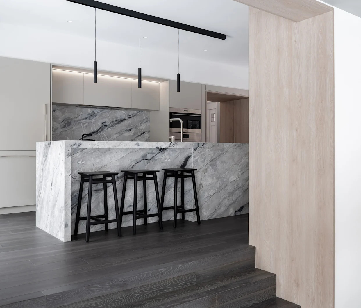 Do White kitchen Cabinets With Dark Flooring Work? Embrace or Avoid - This is Interior Designers' Verdict