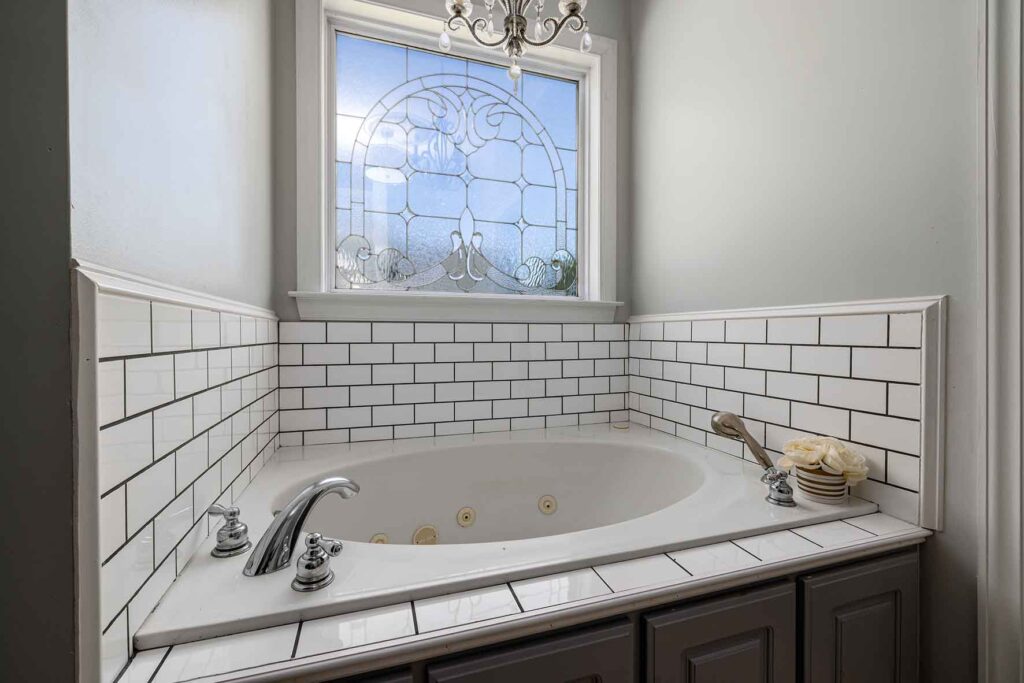 Half Tiled Bathroom: The Latest Trend in Renovation