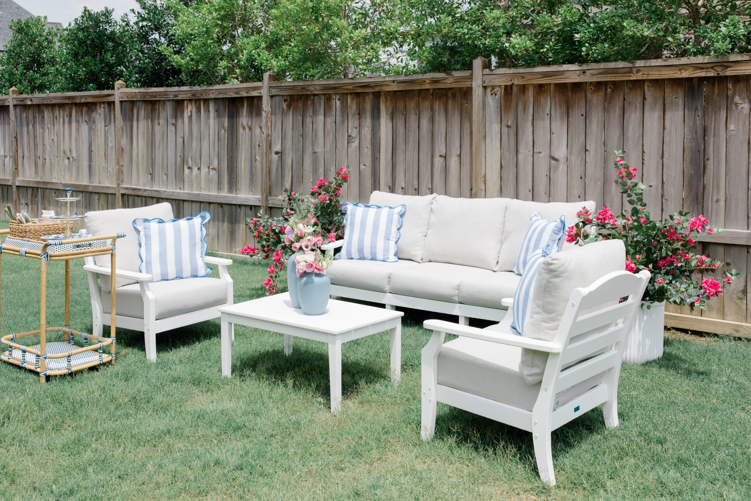 How to Throw a Casual Outdoor Garden Party this Summer - Walking in Memphis in High Heels