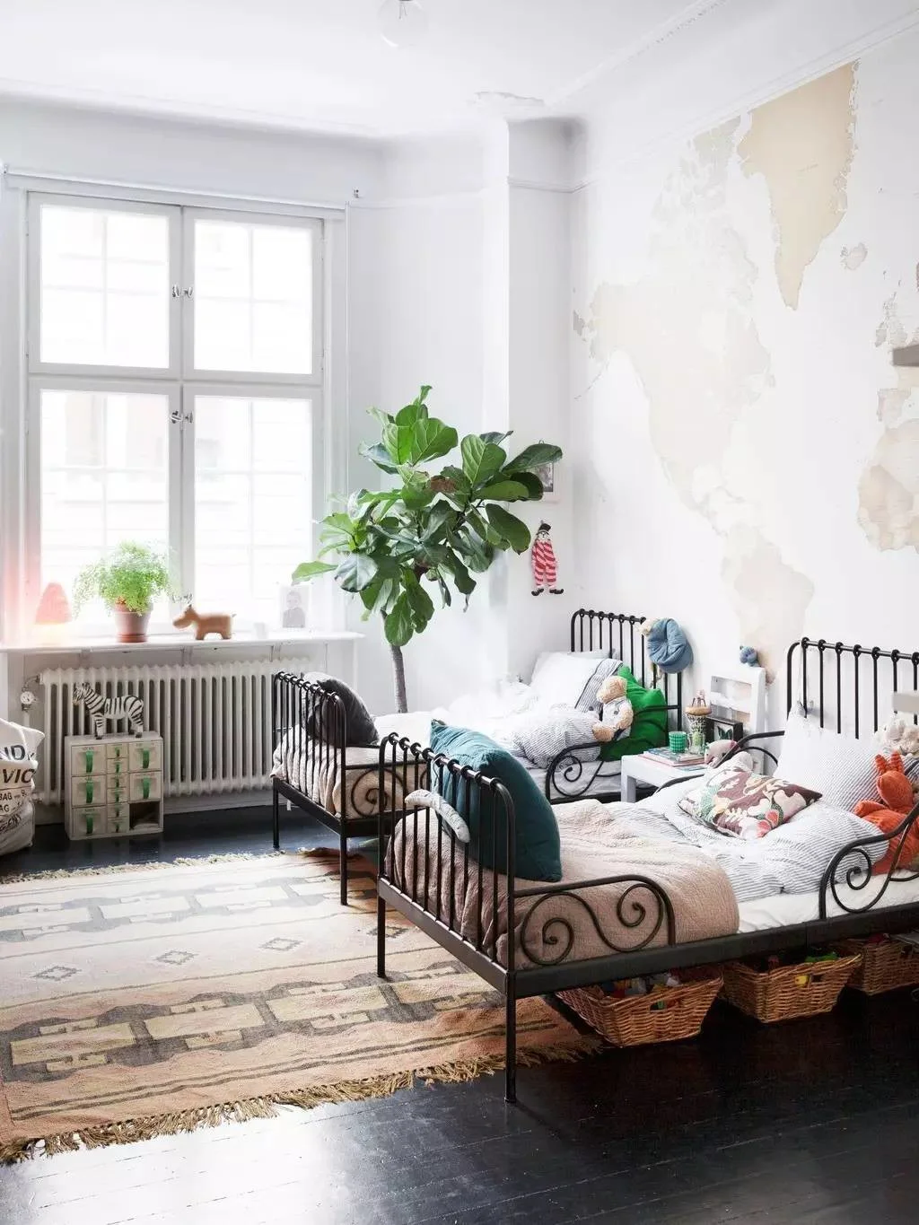 INSPIRATION: SHARED KIDS' ROOMS SIDE-BY-SIDE BEDS — WINTER DAISY | Melissa Barling, Kids' Interior Decorator & Lifestyle Blogger