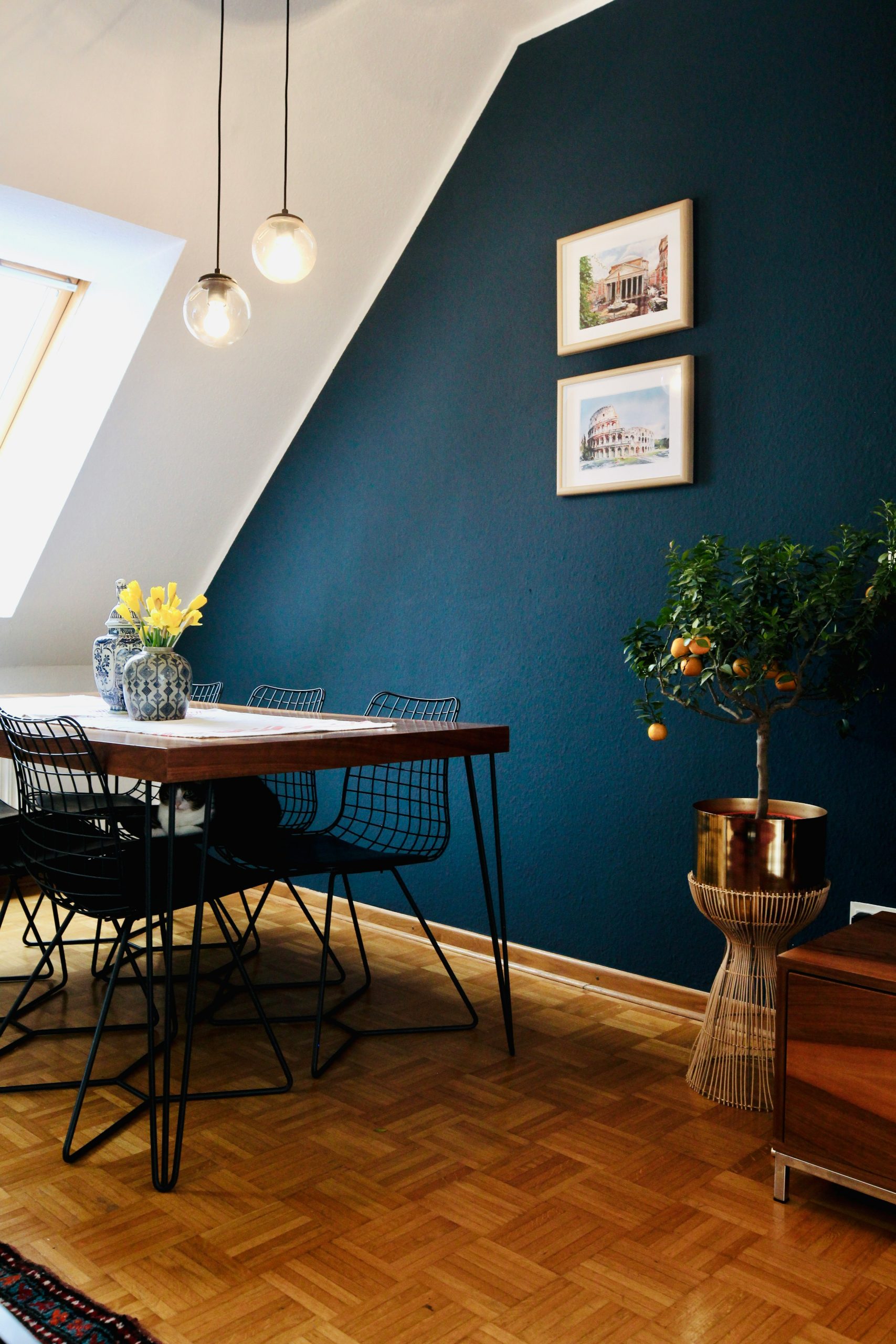 Living room in Altbau in Berlin, Germany. Available for rent for your next production via beazy.co
