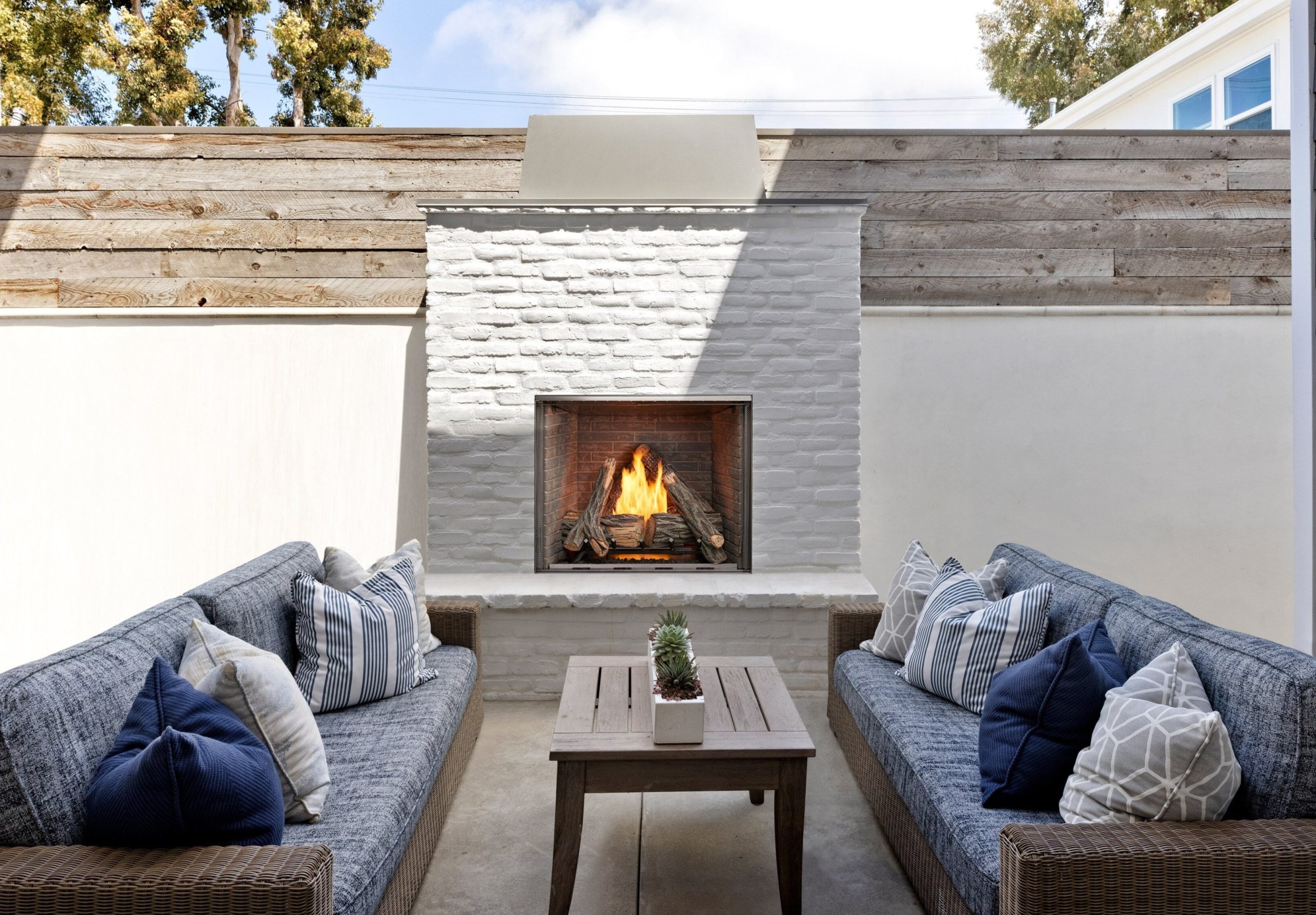 Majestic 36' Courtyard Outdoor Vent Free Fireplace