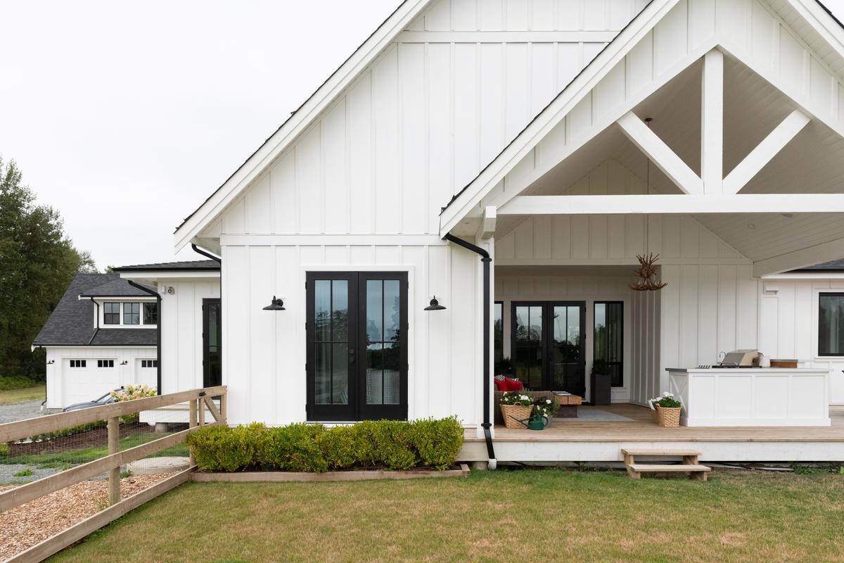 Modern Farmhouse Architecture And Design - Explained