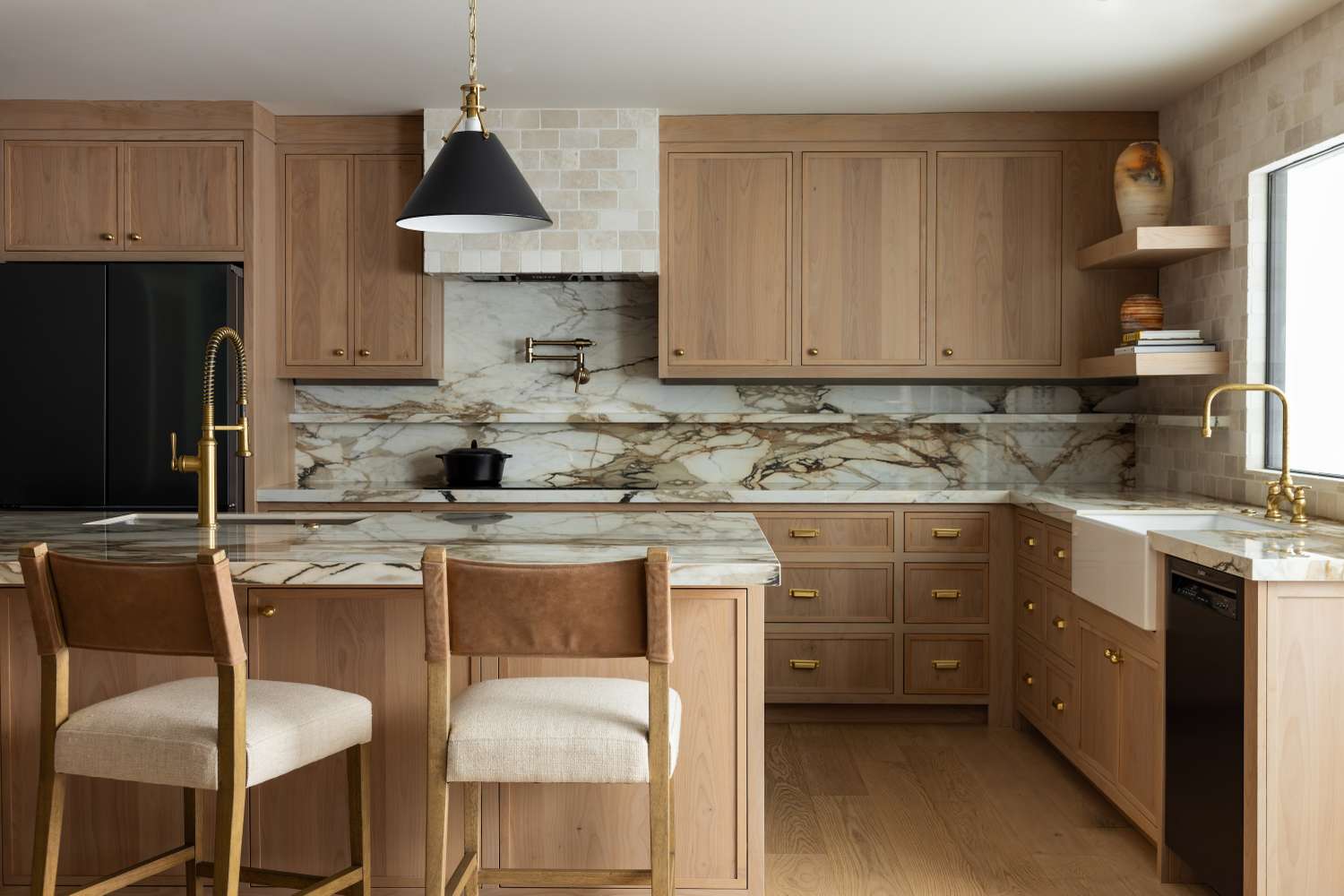 Oak Cabinets Are Back In—Why You Should Think Twice Before Painting