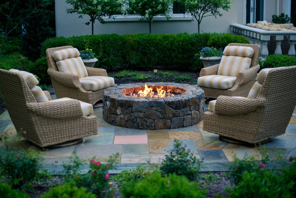 Outdoor Fire Pit Ideas for Your Backyard Space