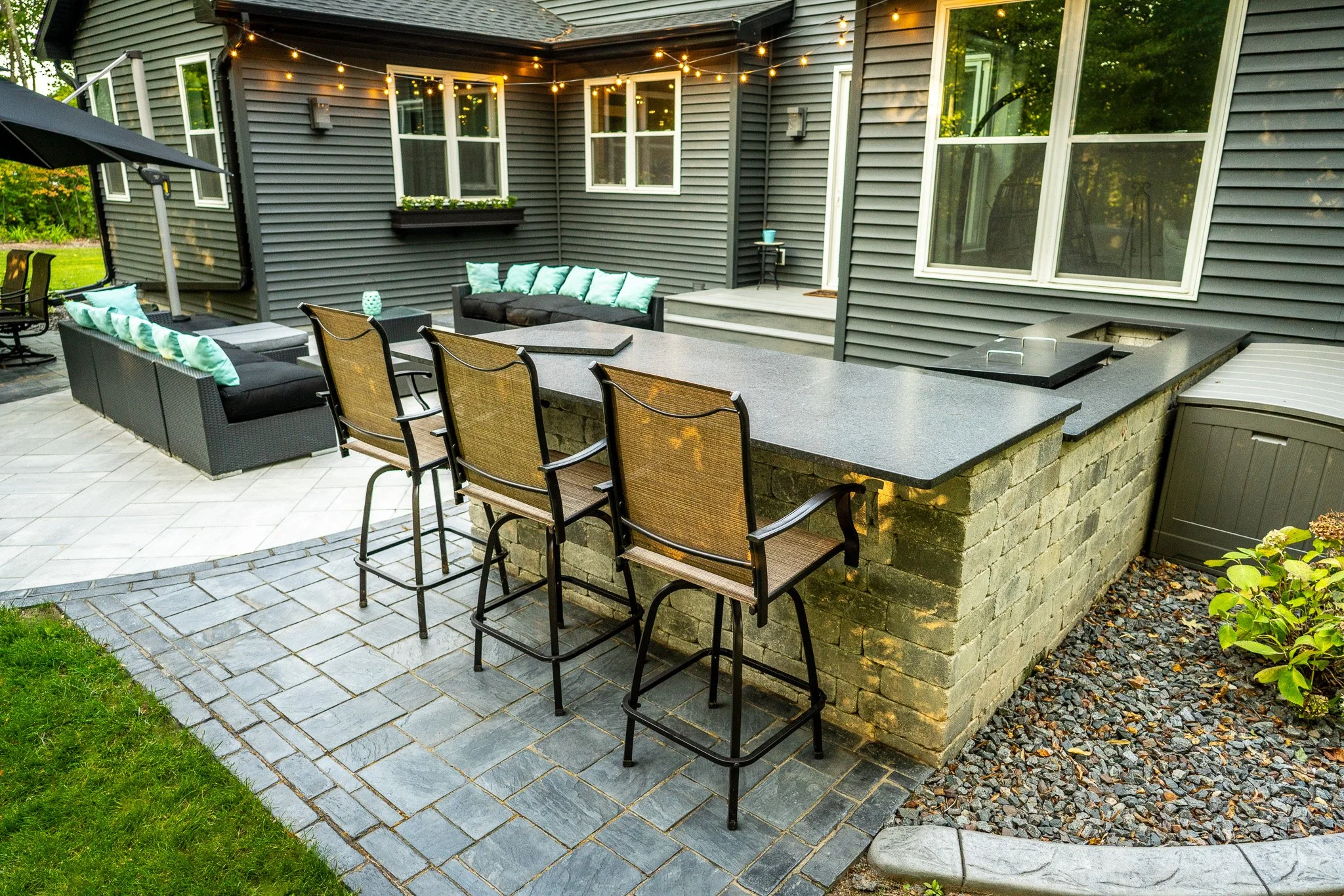 Outdoor Kitchen in De Pere, WI With Room for Good Times | Van Zeeland Nursery & Landscape