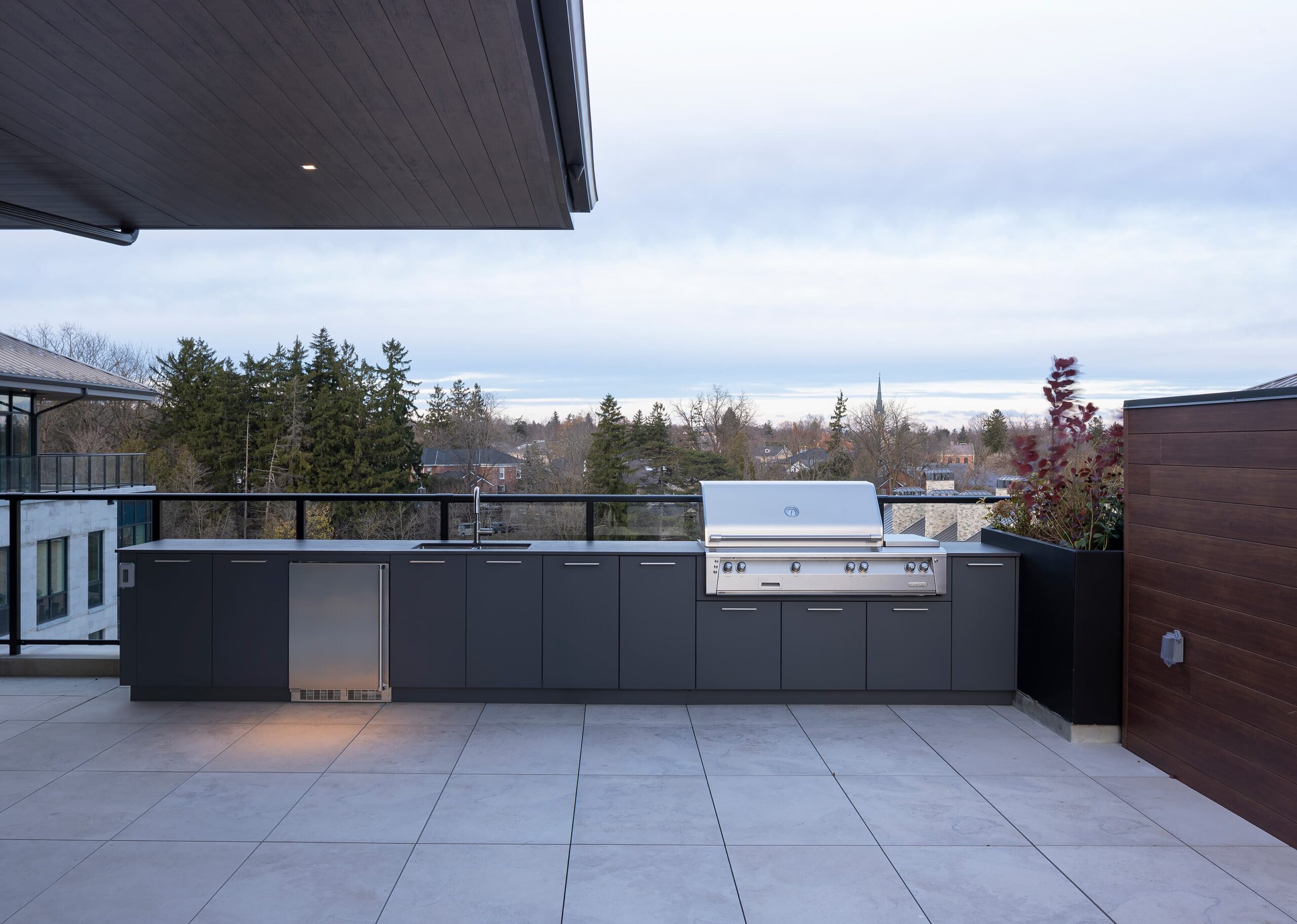 Outdoor Kitchen Layouts: 5 Proven Designs & Pro Tips | Outeriors