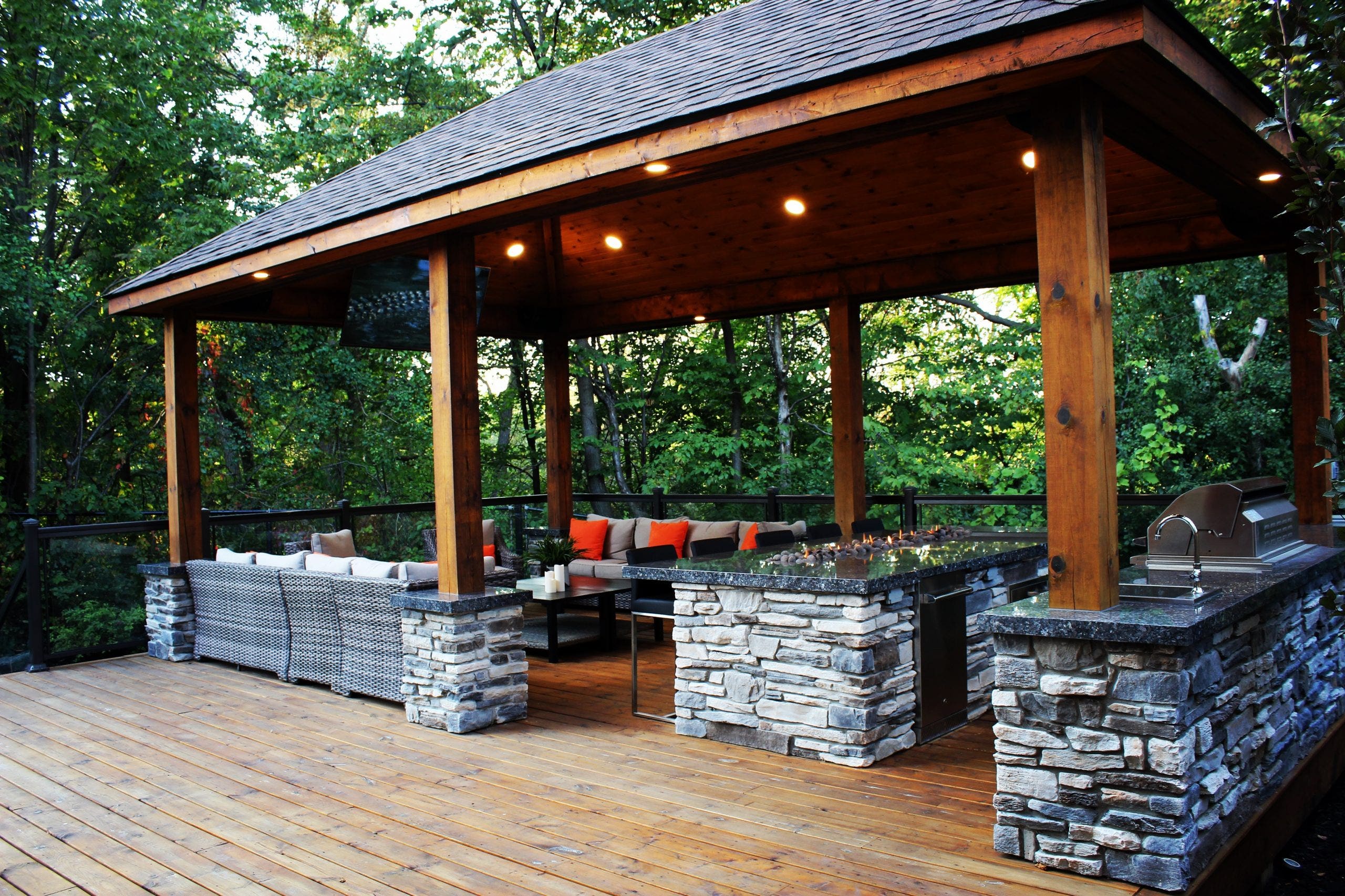Outdoor Kitchen Small Backyard Covered Bbq Kitchens Backyard Covered Outdoor Kitchen Ideas