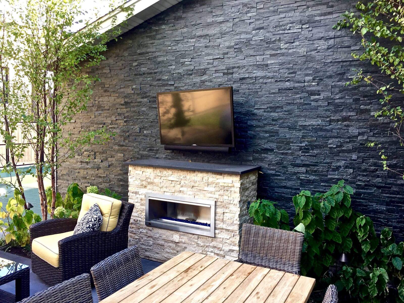 Patio With Fireplace & Gas Grill - Lincoln Park