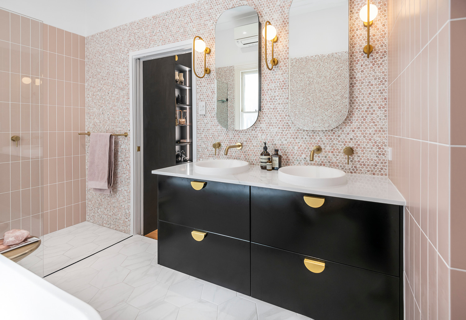 Room of the Week: A Bathroom and Wardrobe That Are Pretty in Pink | Houzz NZ