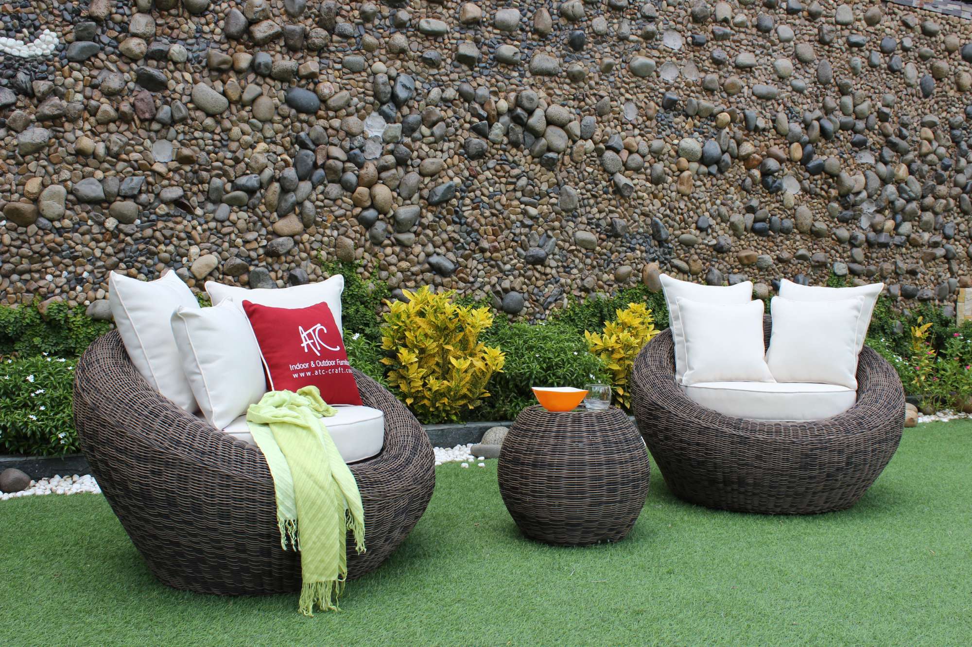 Small Balcony Furniture for a Lovely Tiny Outdoor Space
