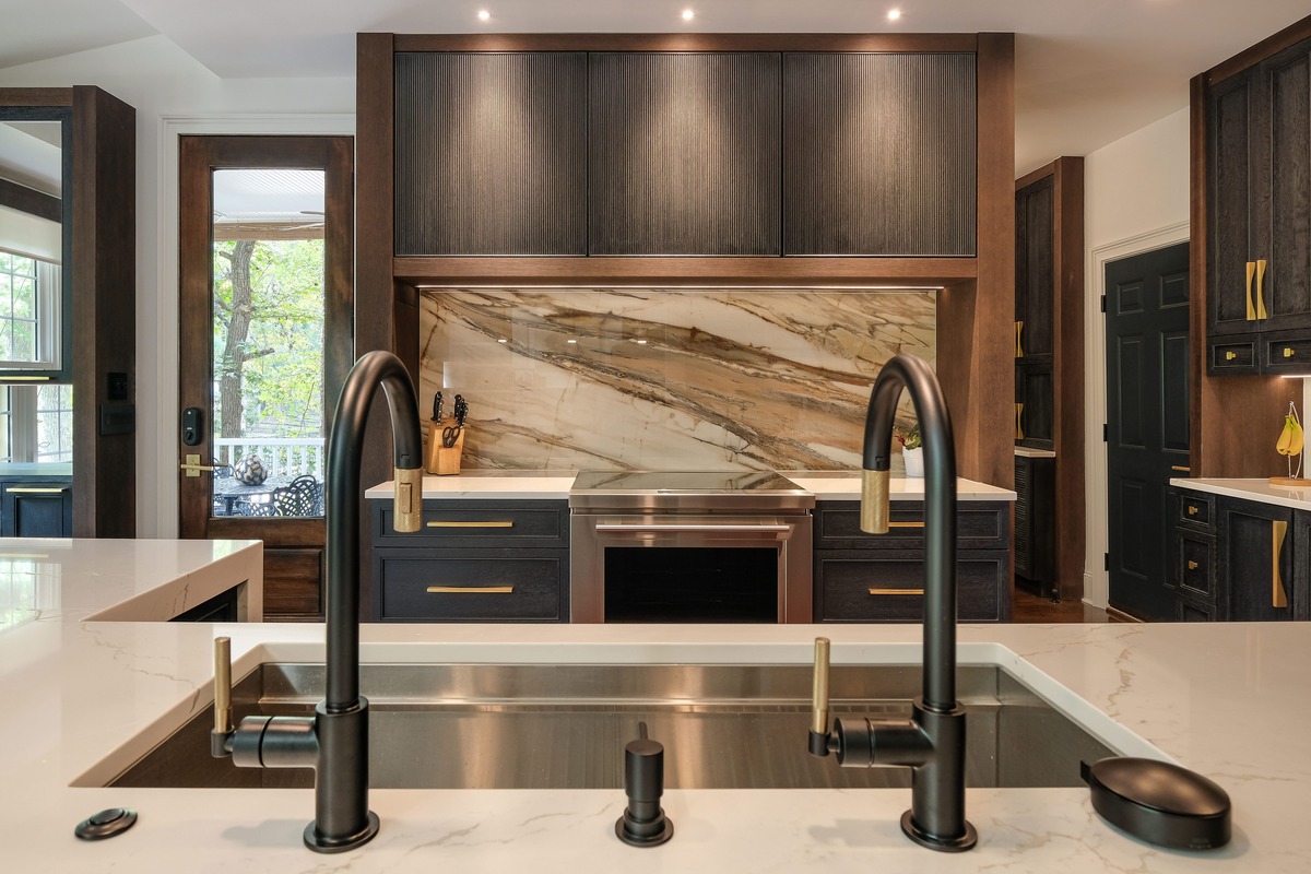 Sophisticated Elegance: Custom Quarter Sawn White Oak Kitchen with Mirrored Details - Greenbrook Design