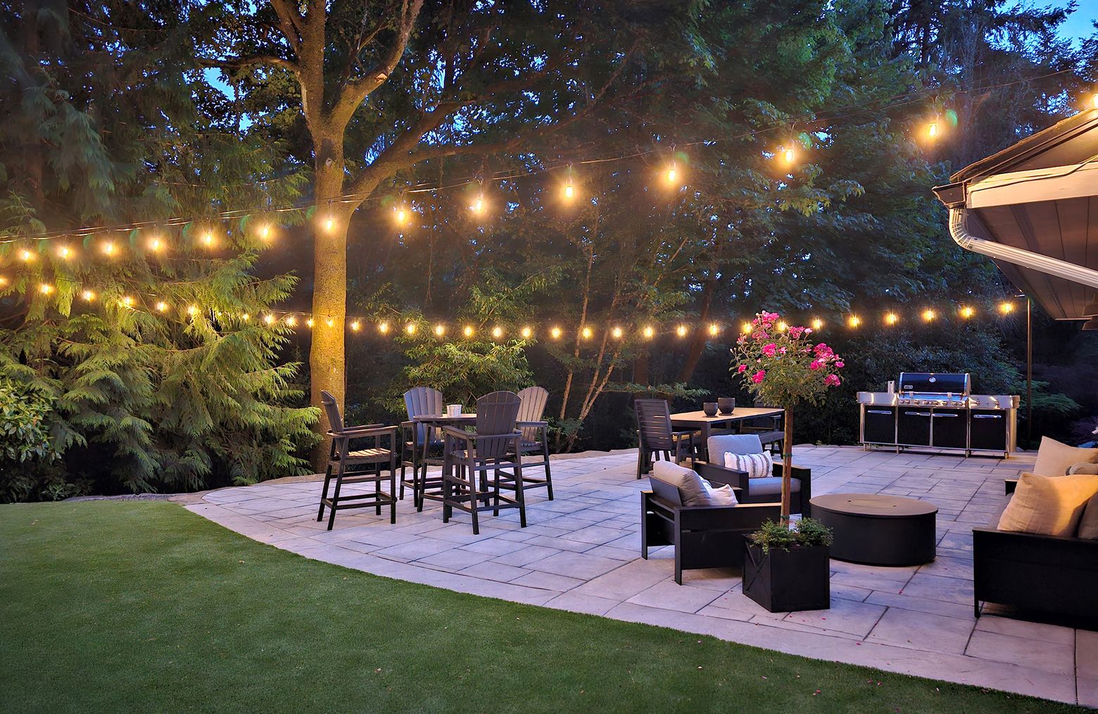 String lights reach new heights in backyard décor | The Seattle Times