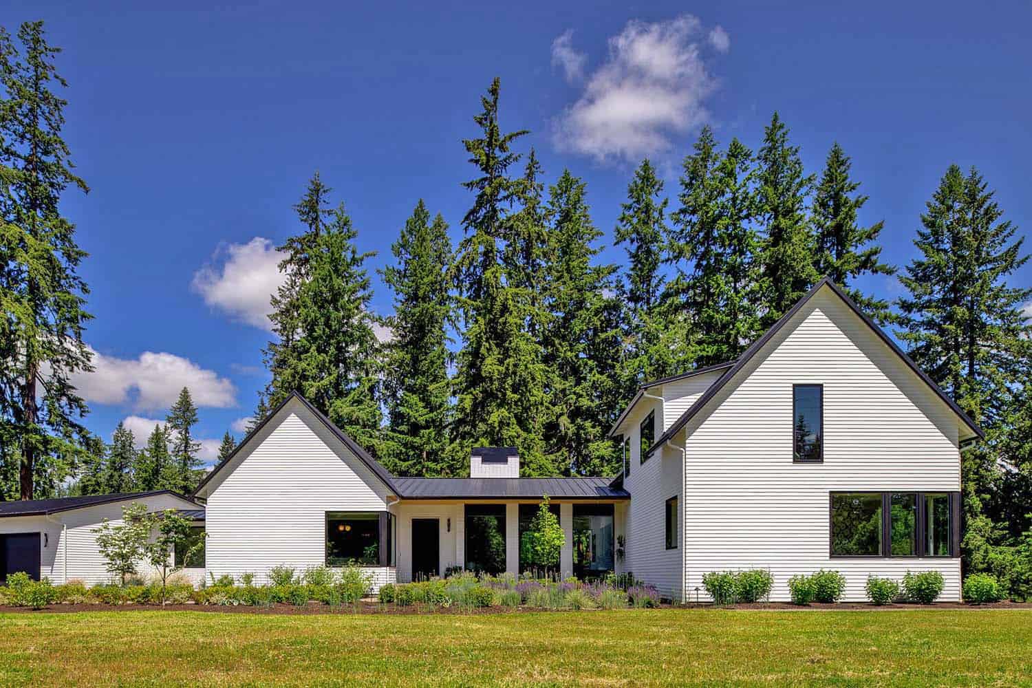 Stunning Pacific Northwest Farmhouse Home With Modern Elegance Story - One Kindesign