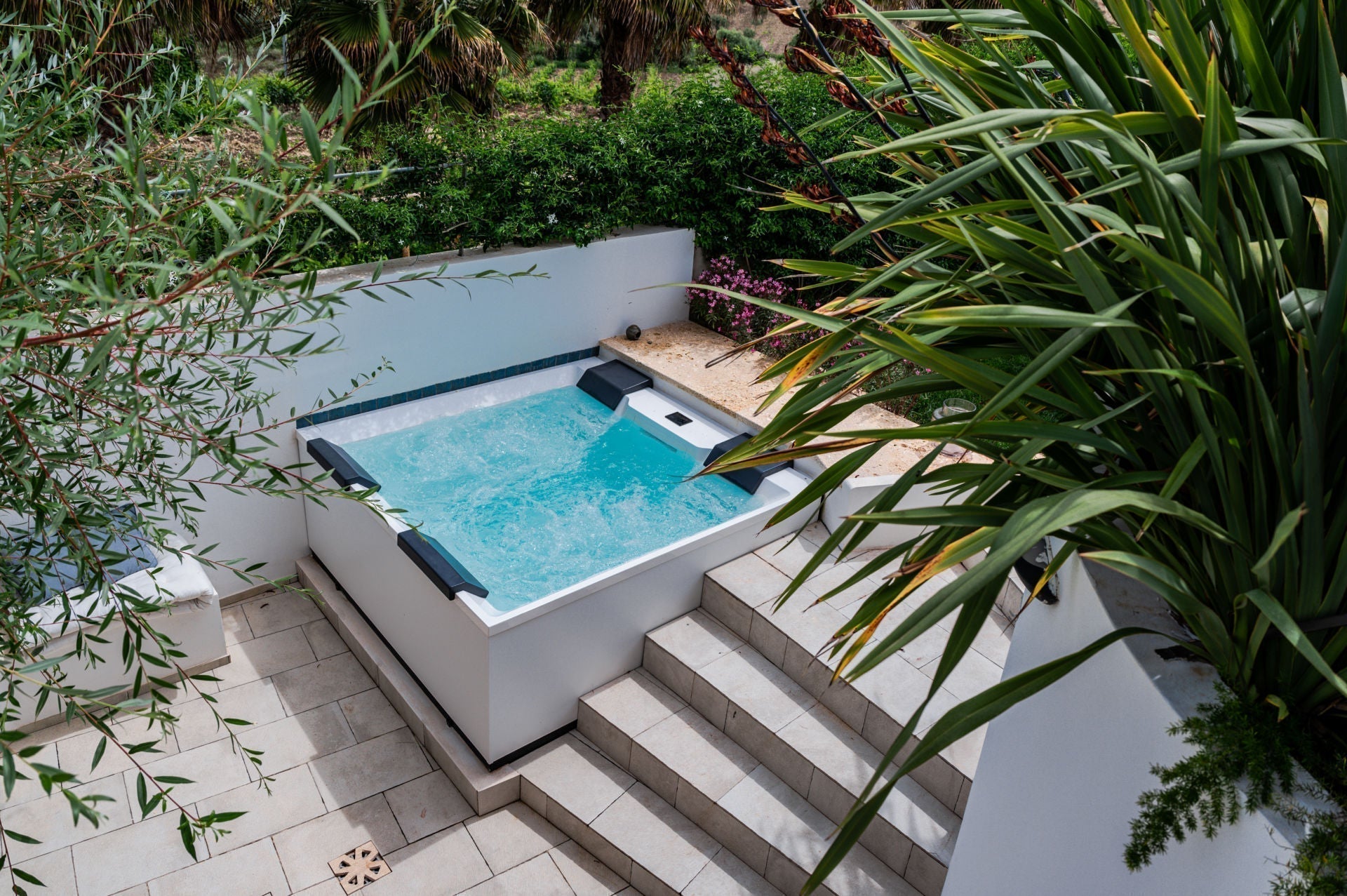 Swimming Pool Jacuzzi Hot Tub Garden