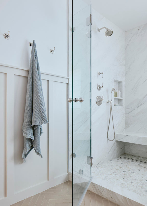 ten coastal shower tile ideas for a serene beach house bathroom